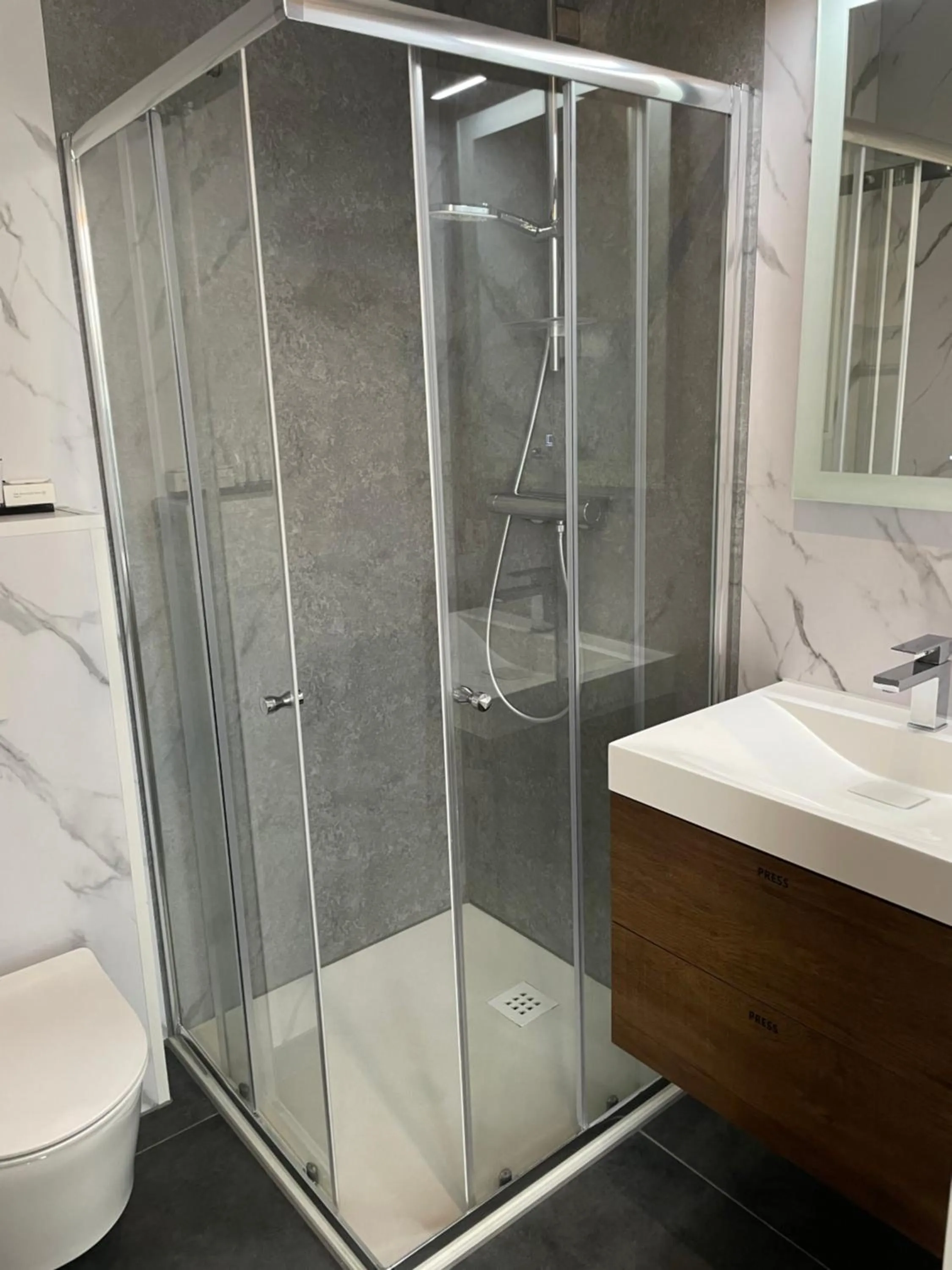 Shower in Hotel Lemmer