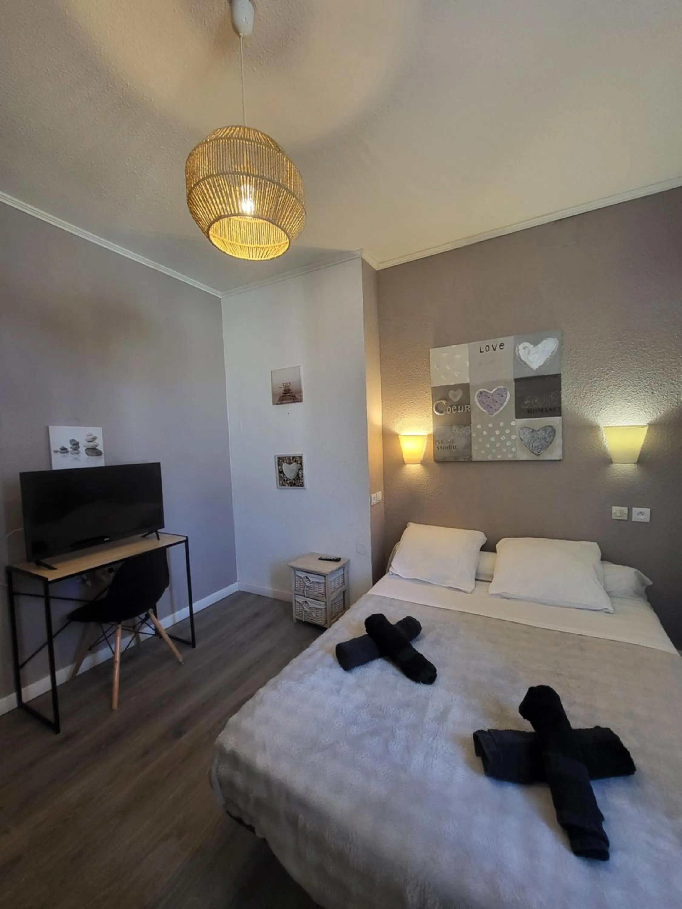 Bedroom, Bed in Hôtel Le Chalet