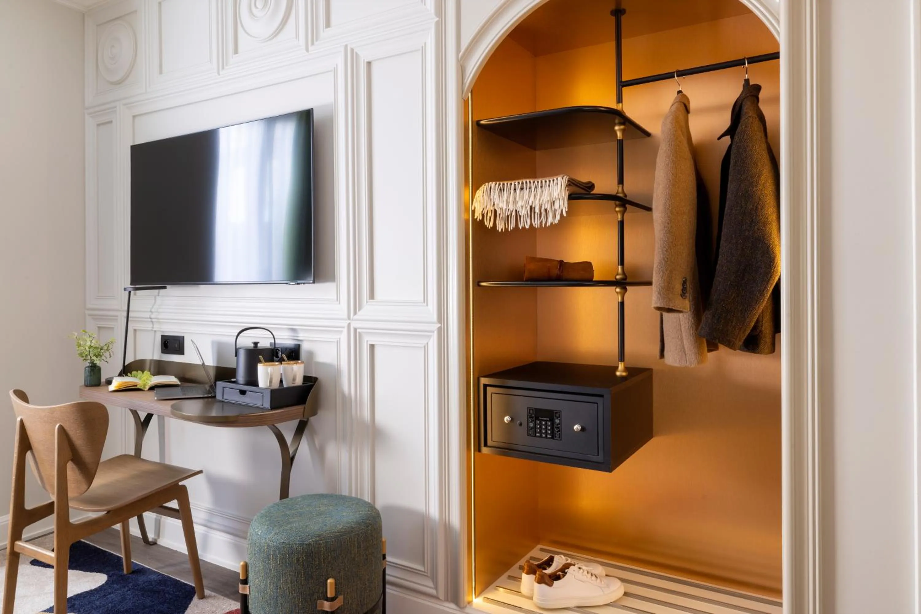 TV and multimedia in Hôtel L'Ormaie & Spa