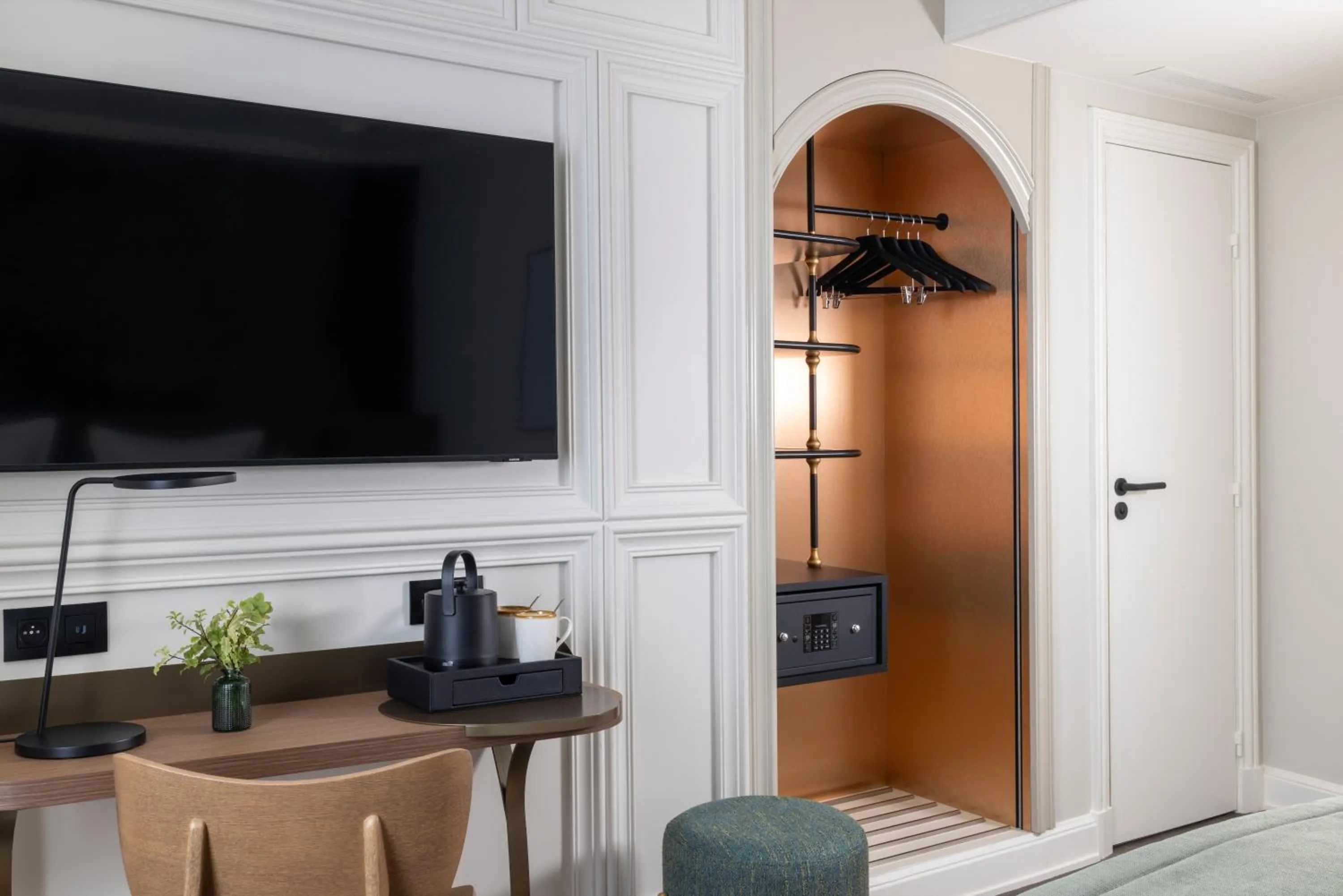 TV and multimedia in Hôtel L'Ormaie & Spa