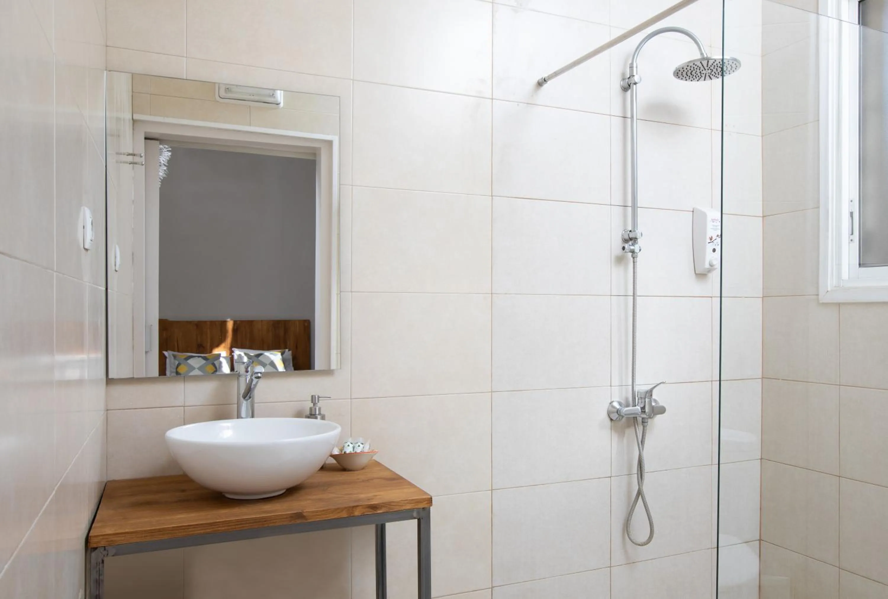 Photo of the whole room in Jardinets Guest House