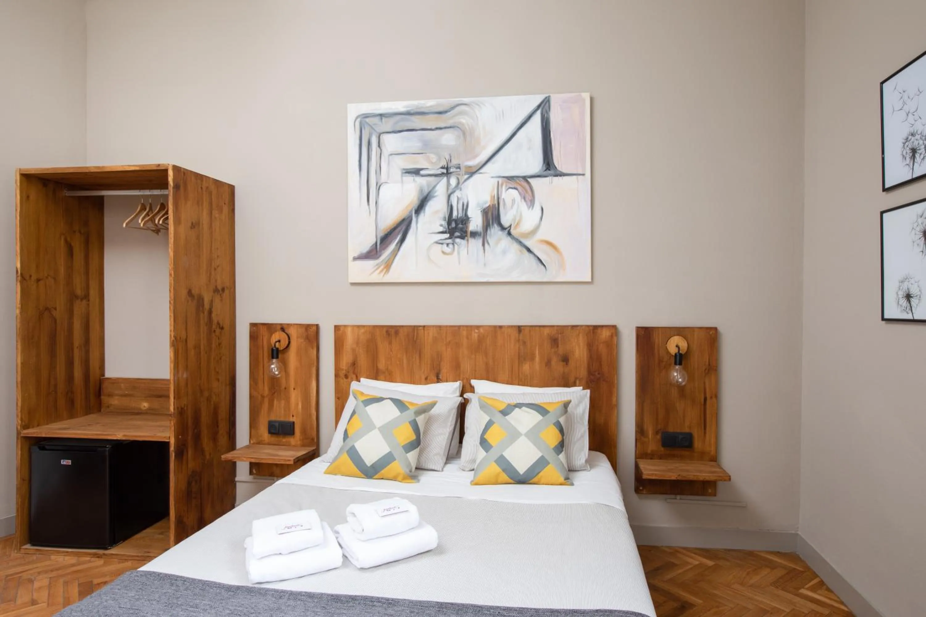 Photo of the whole room, Bed in Jardinets Guest House