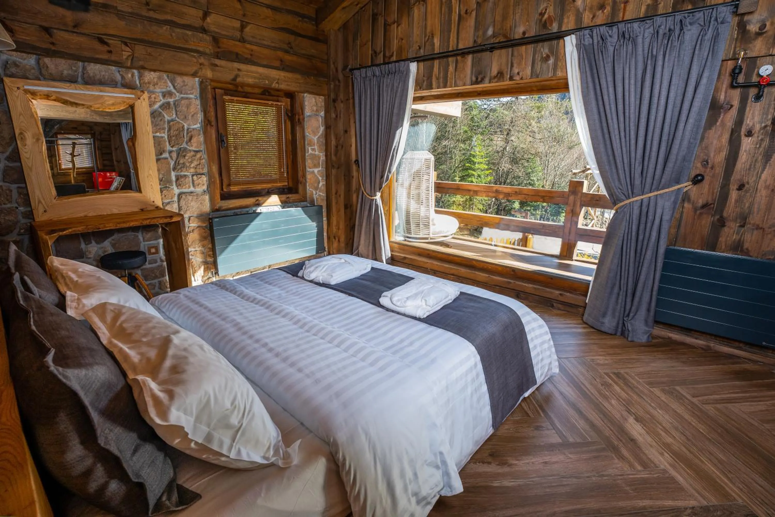 Bed in Bİ ABANT MASALI VİLLAGE HOTEL