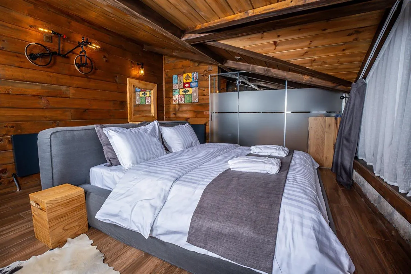 Bedroom, Bed in Bİ ABANT MASALI VİLLAGE HOTEL