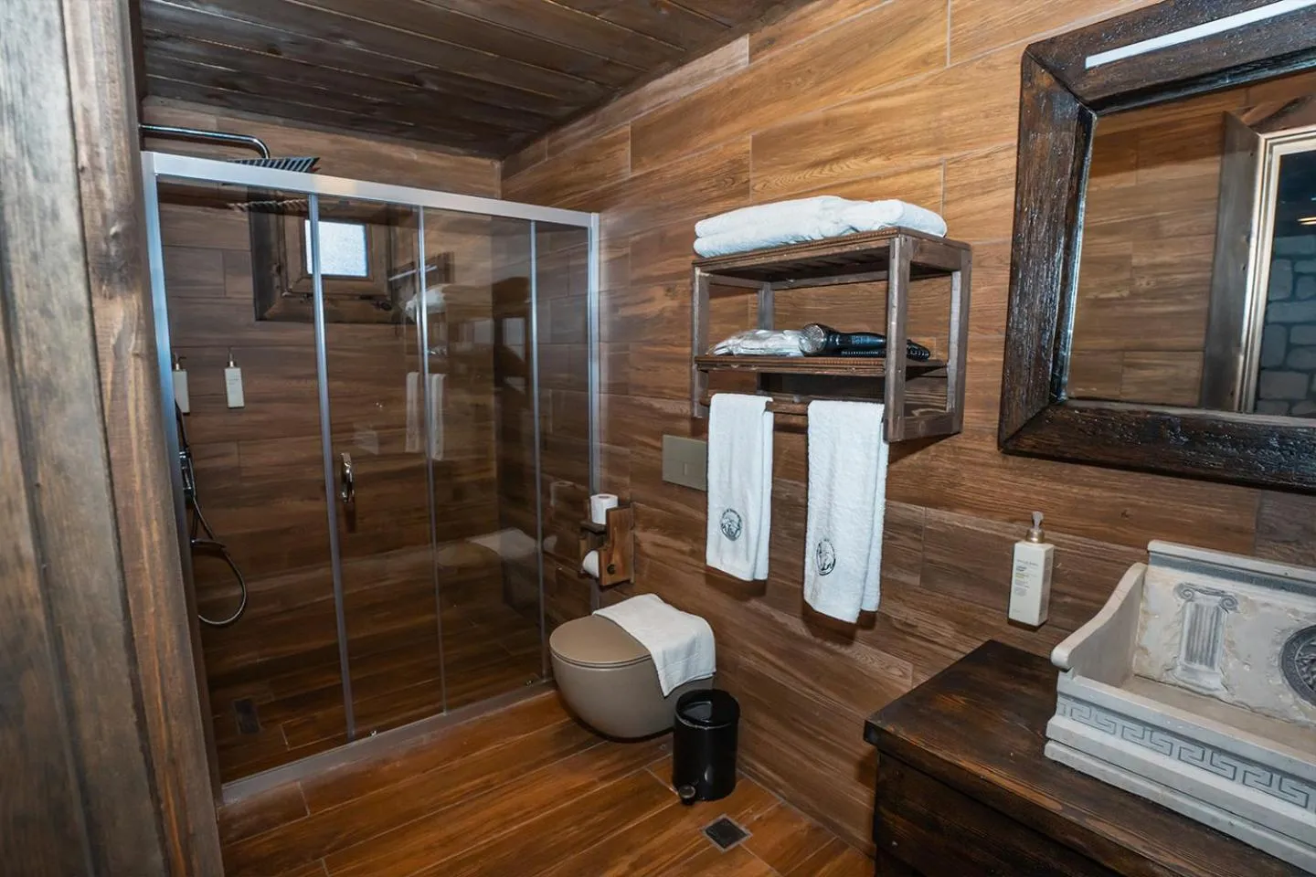 Shower in Bİ ABANT MASALI VİLLAGE HOTEL