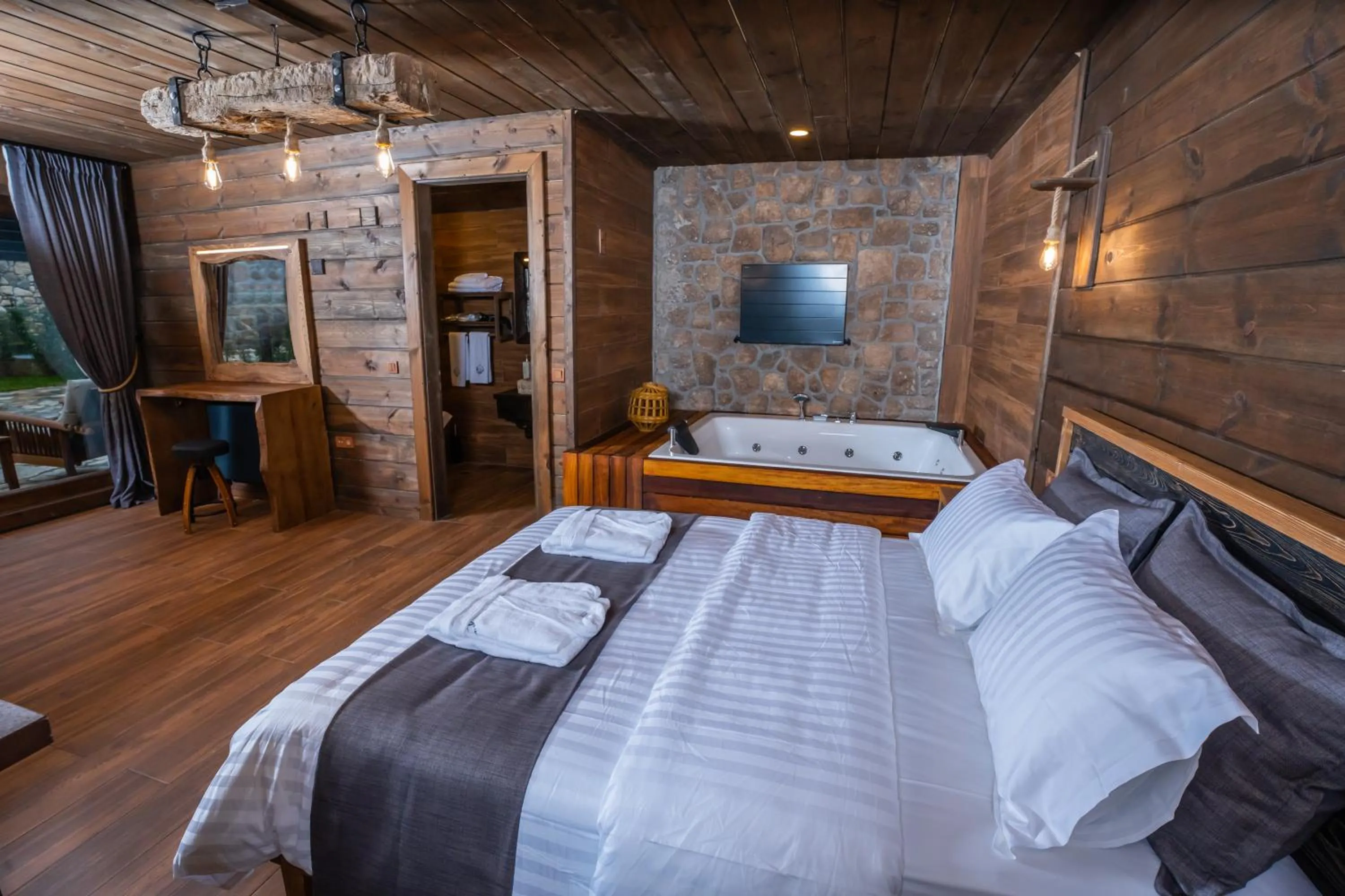 Bed in Bİ ABANT MASALI VİLLAGE HOTEL