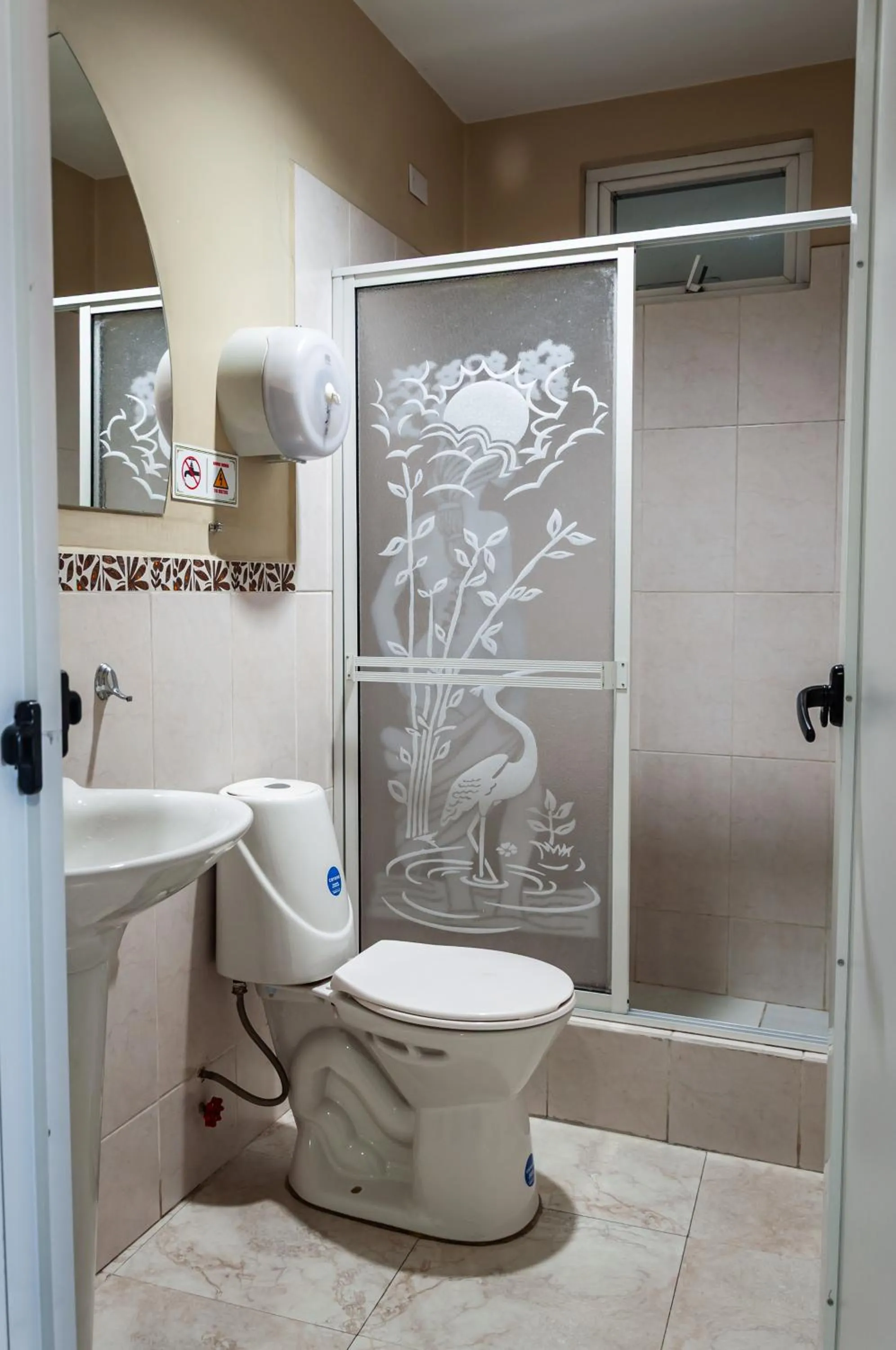 Shower in Hotel Las Gardenias