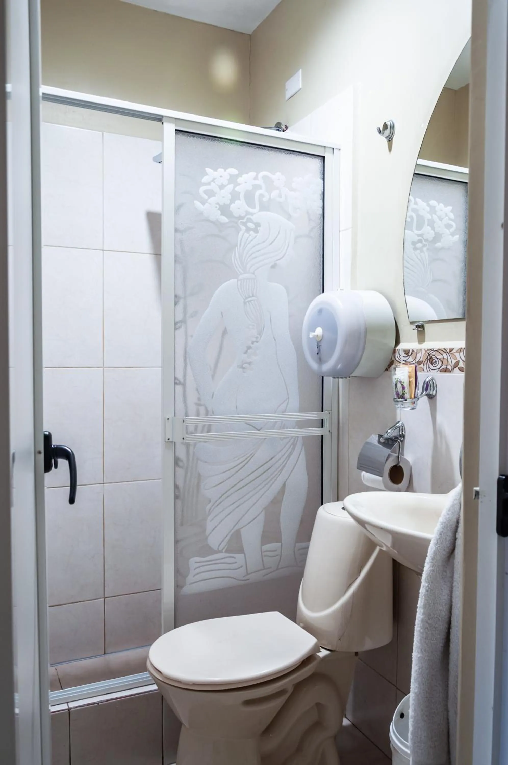 Shower in Hotel Las Gardenias