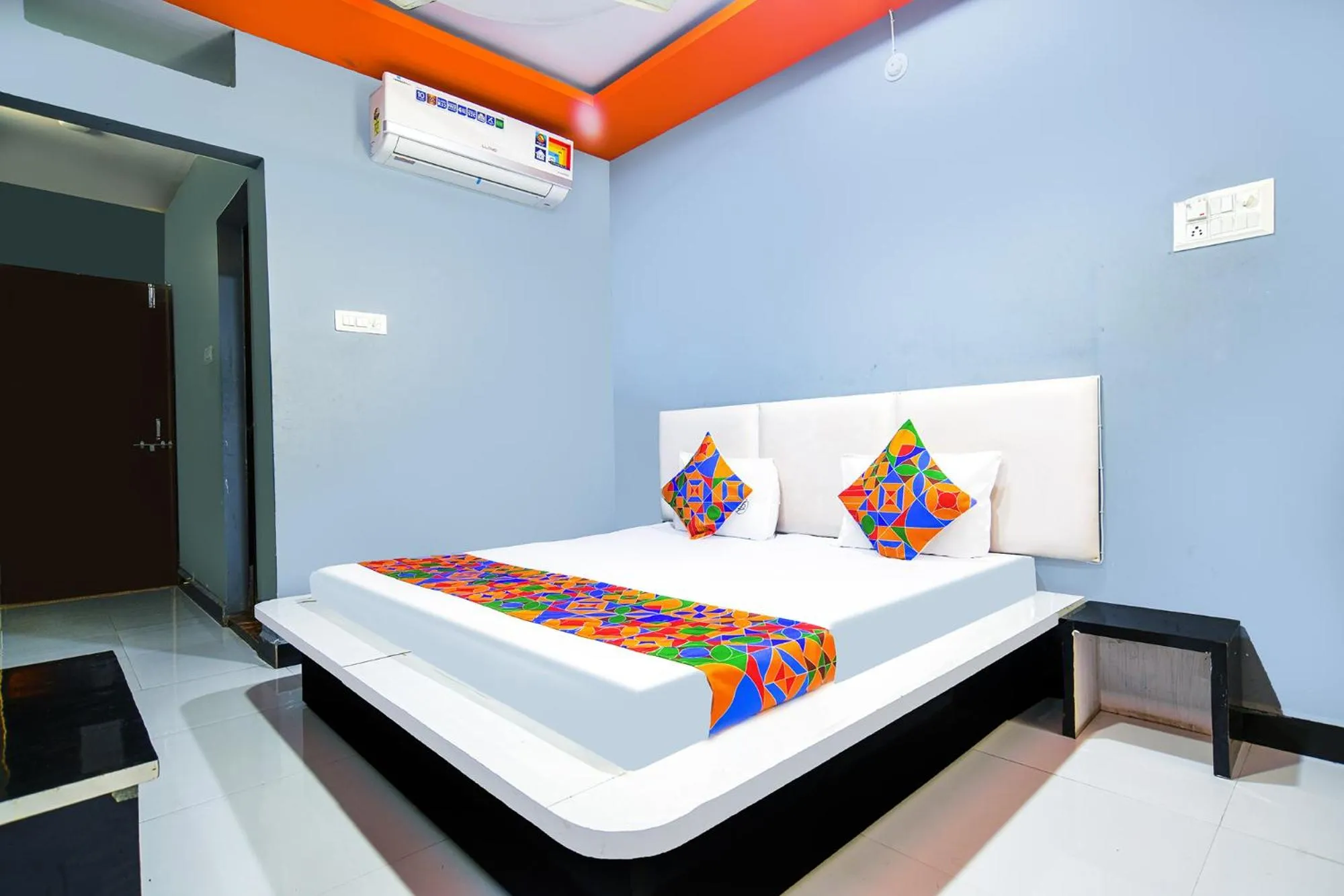 Bed in FabHotel Shree Moti Palace