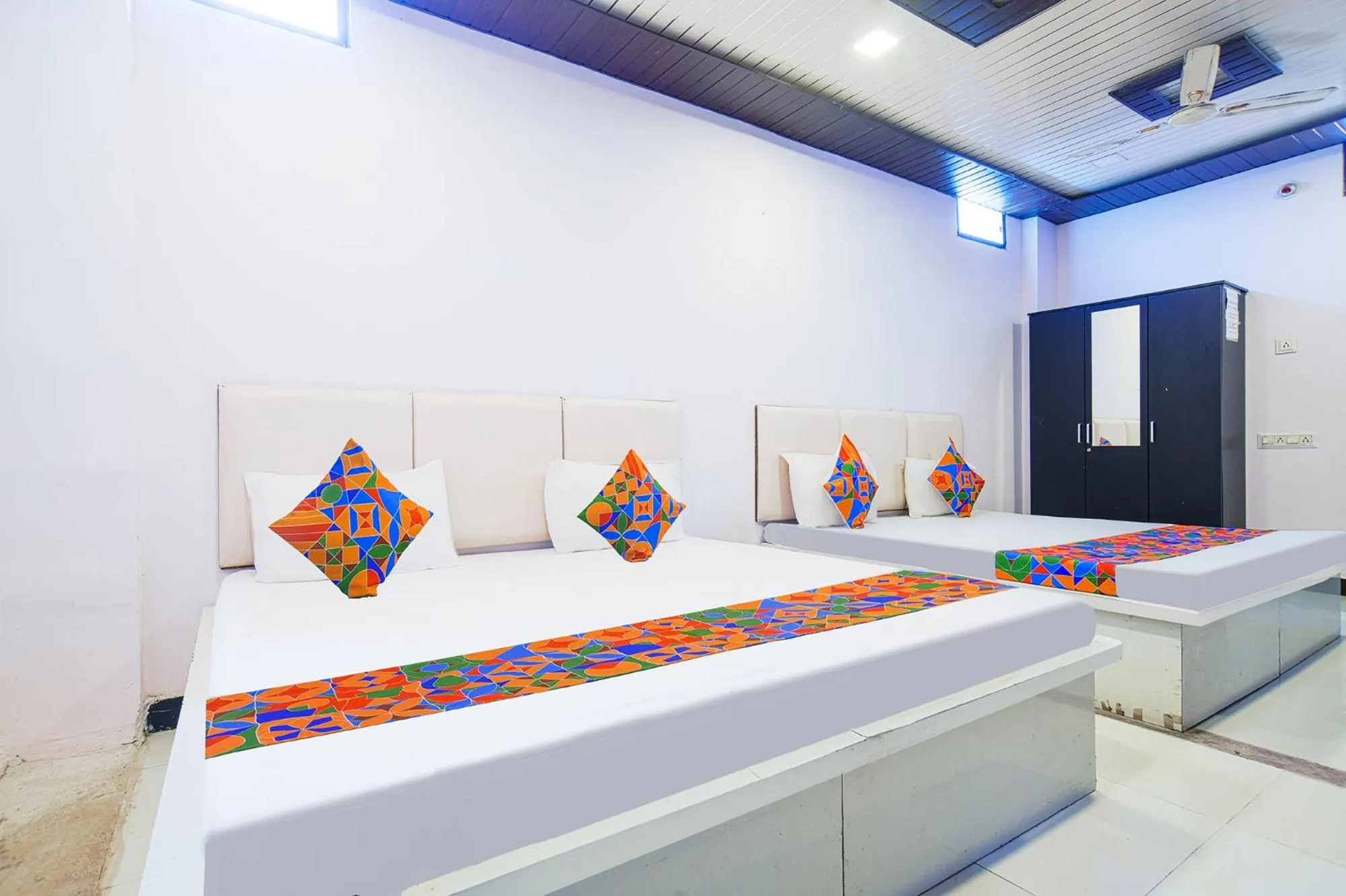 Bed in FabHotel Shree Moti Palace