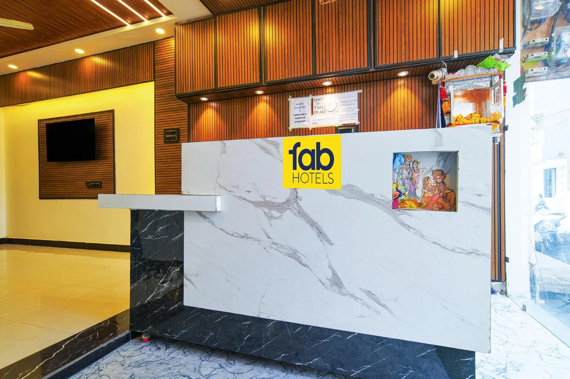 Lobby or reception in FabHotel Shree Moti Palace