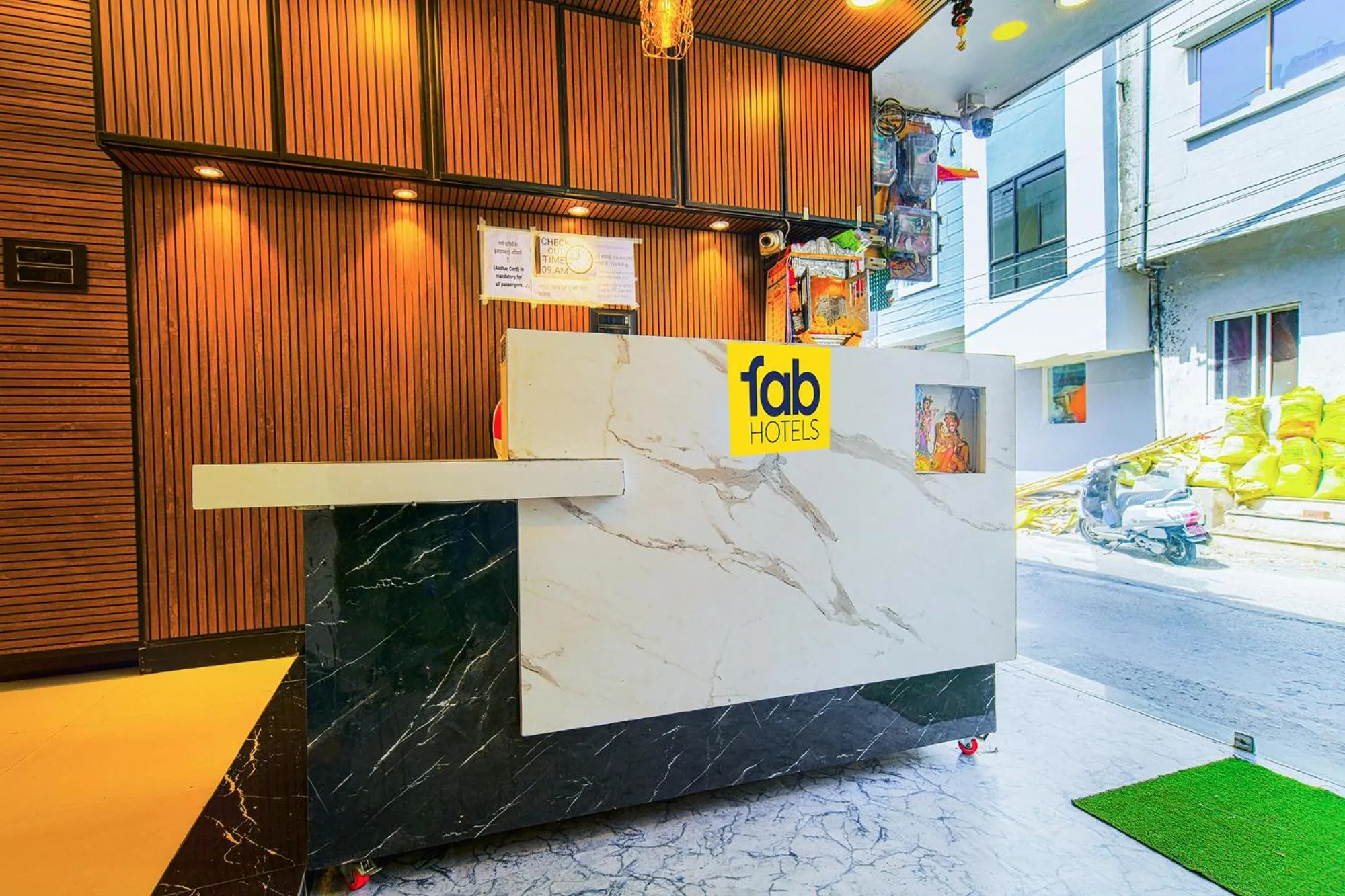 Lobby or reception in FabHotel Shree Moti Palace