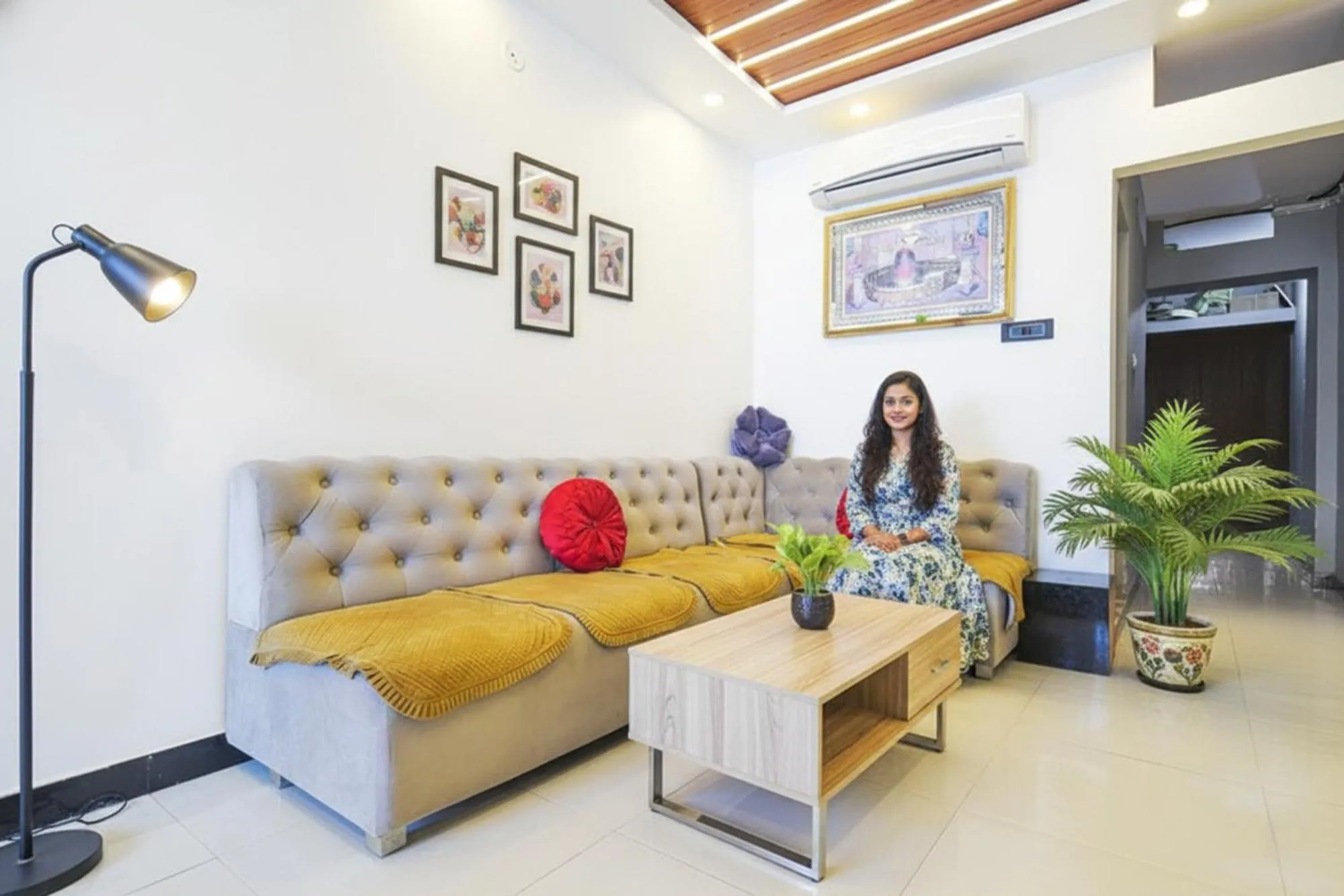 Seating area in FabHotel Shree Moti Palace