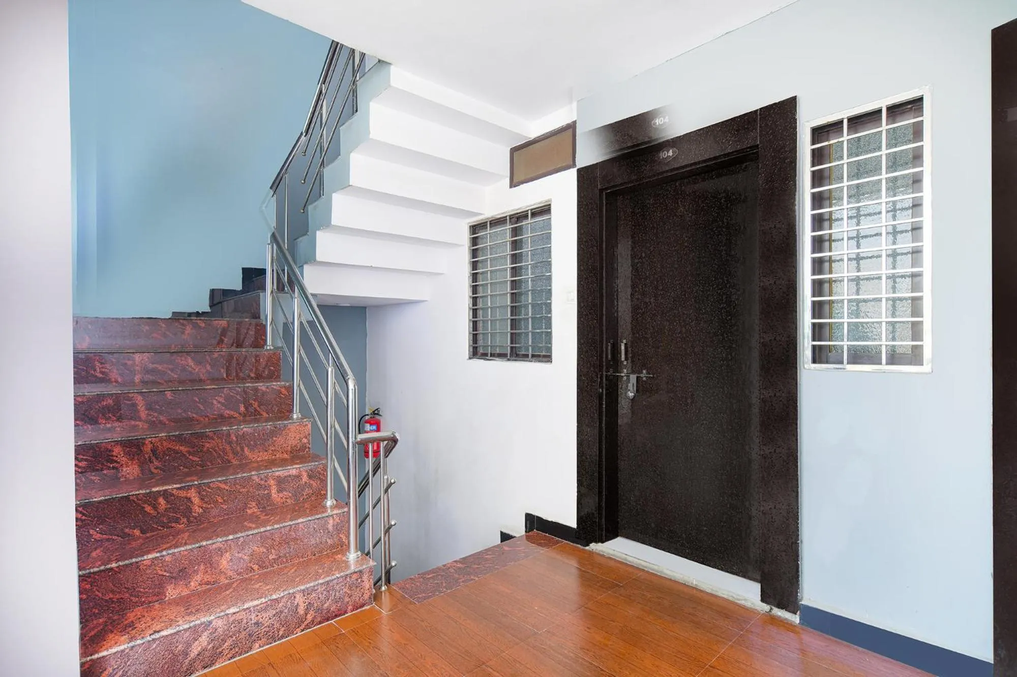 Lobby or reception in FabHotel Shree Moti Palace