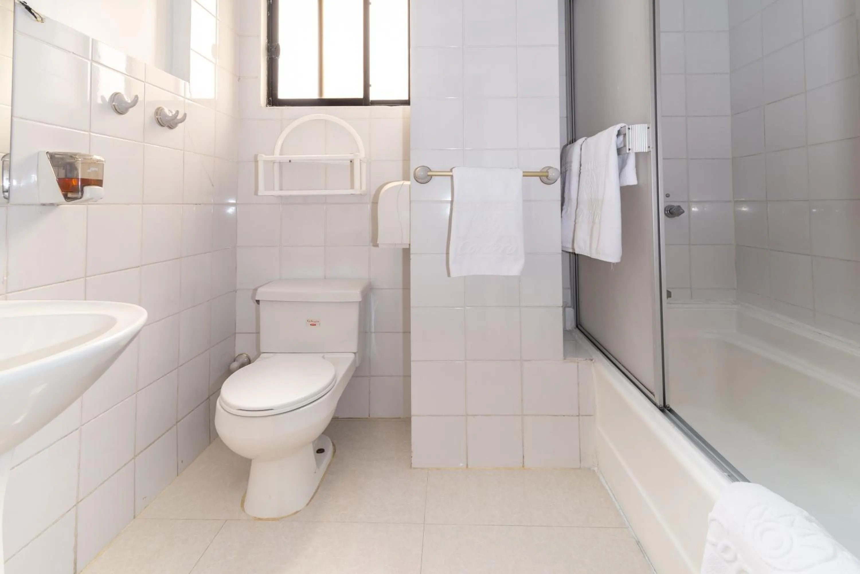 Bathroom in Hotel Cordero