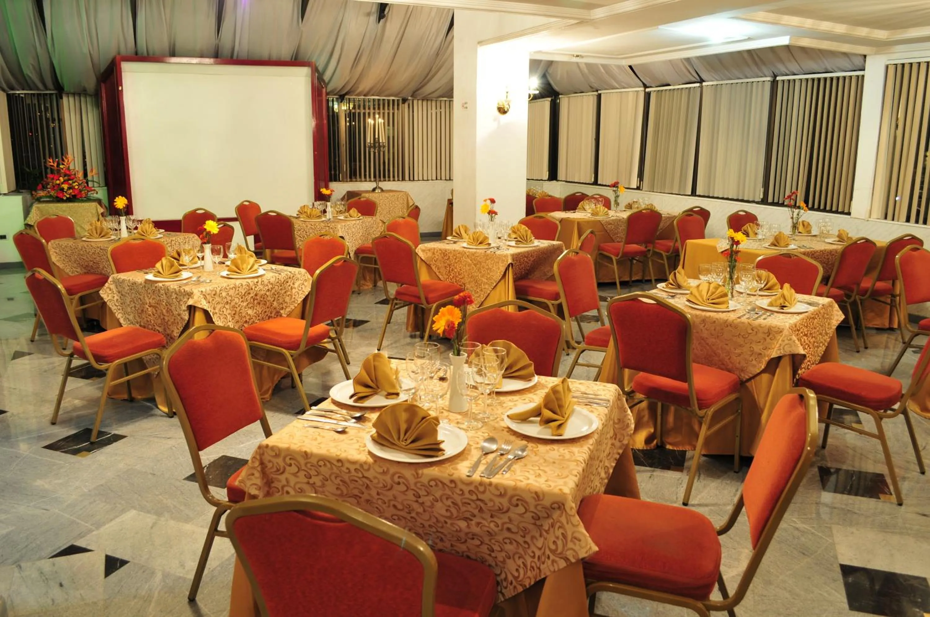 Restaurant/places to eat in Hotel Cordero