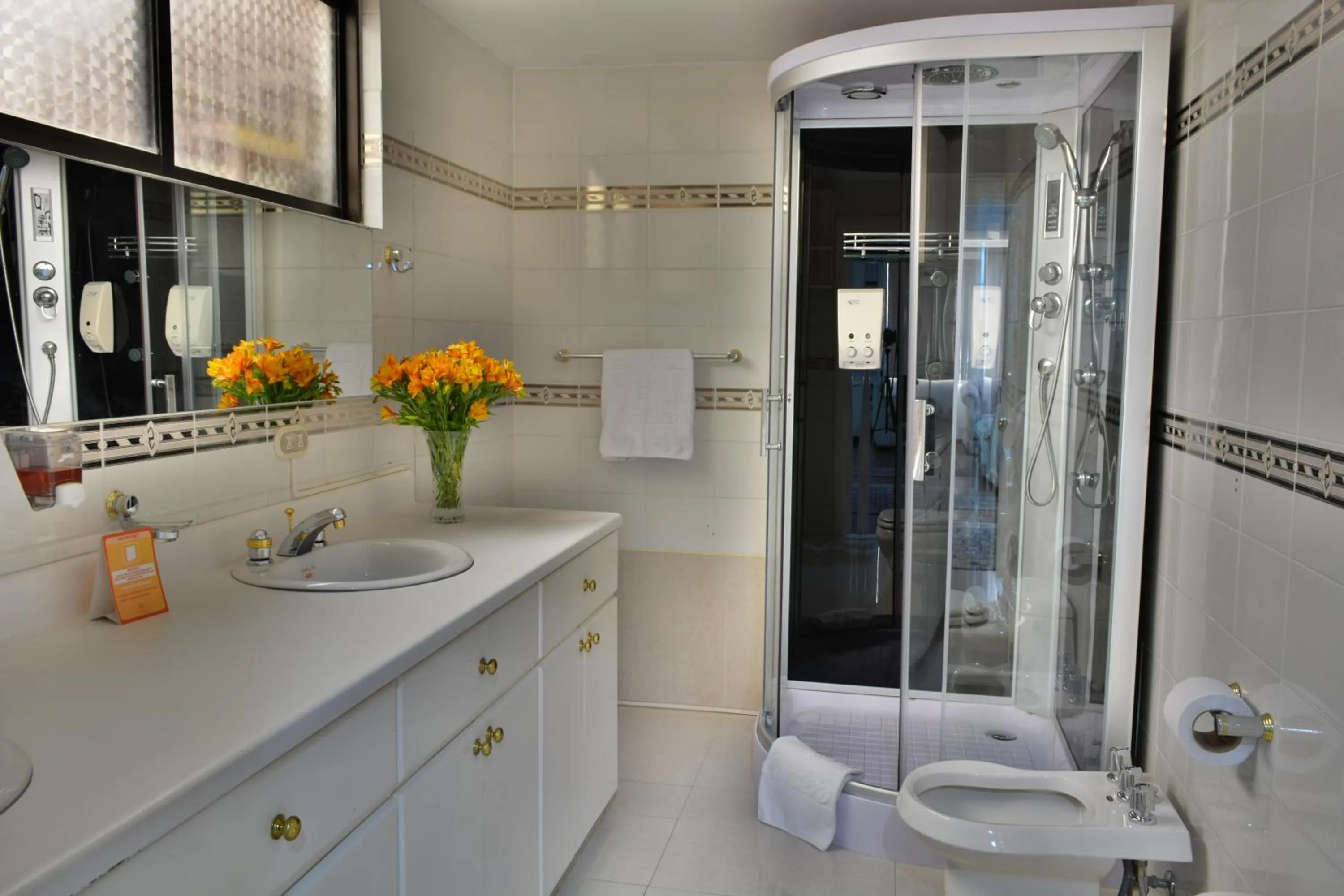 Toilet in Hotel Cordero