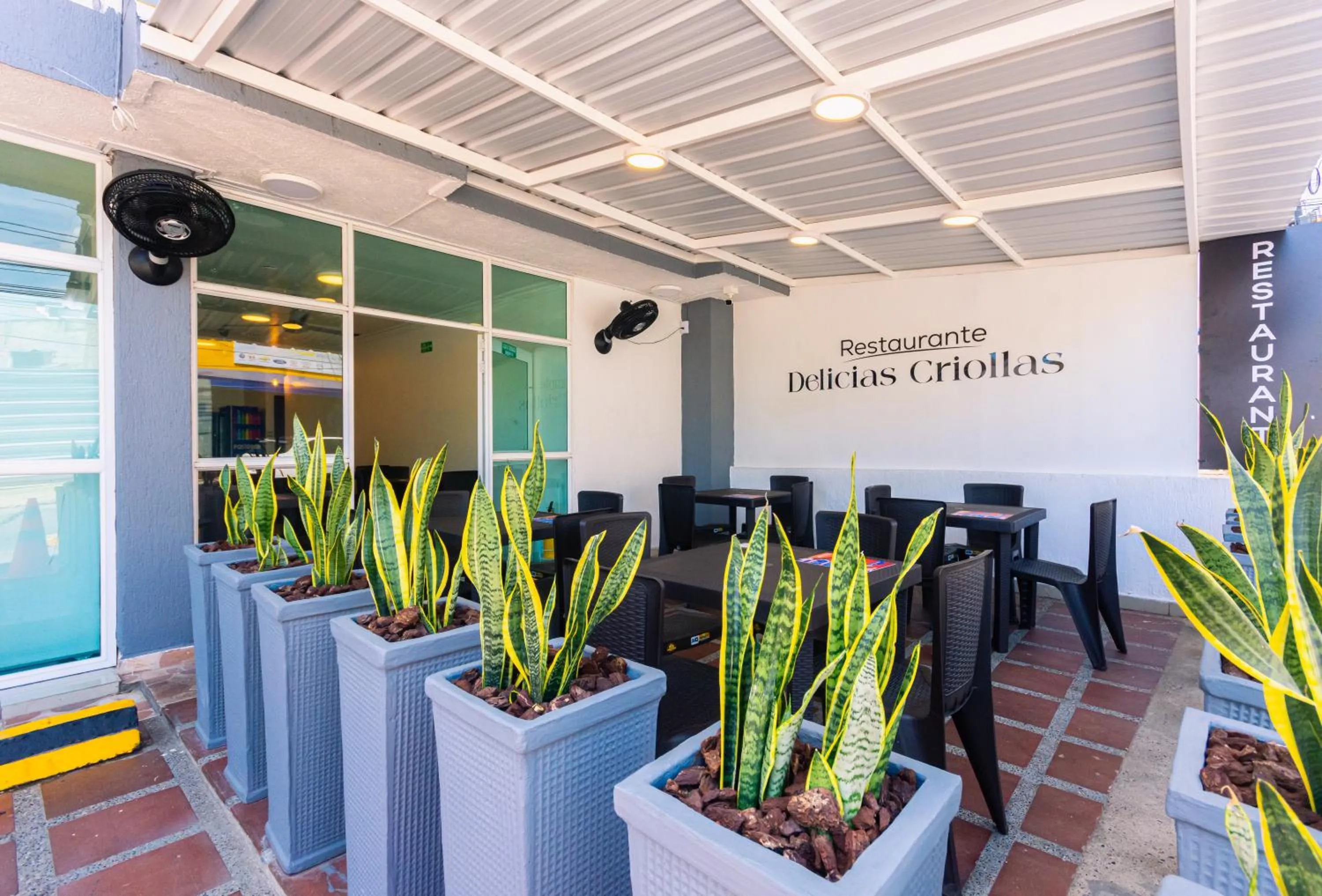 Restaurant/places to eat in Hotel Med Cartagena