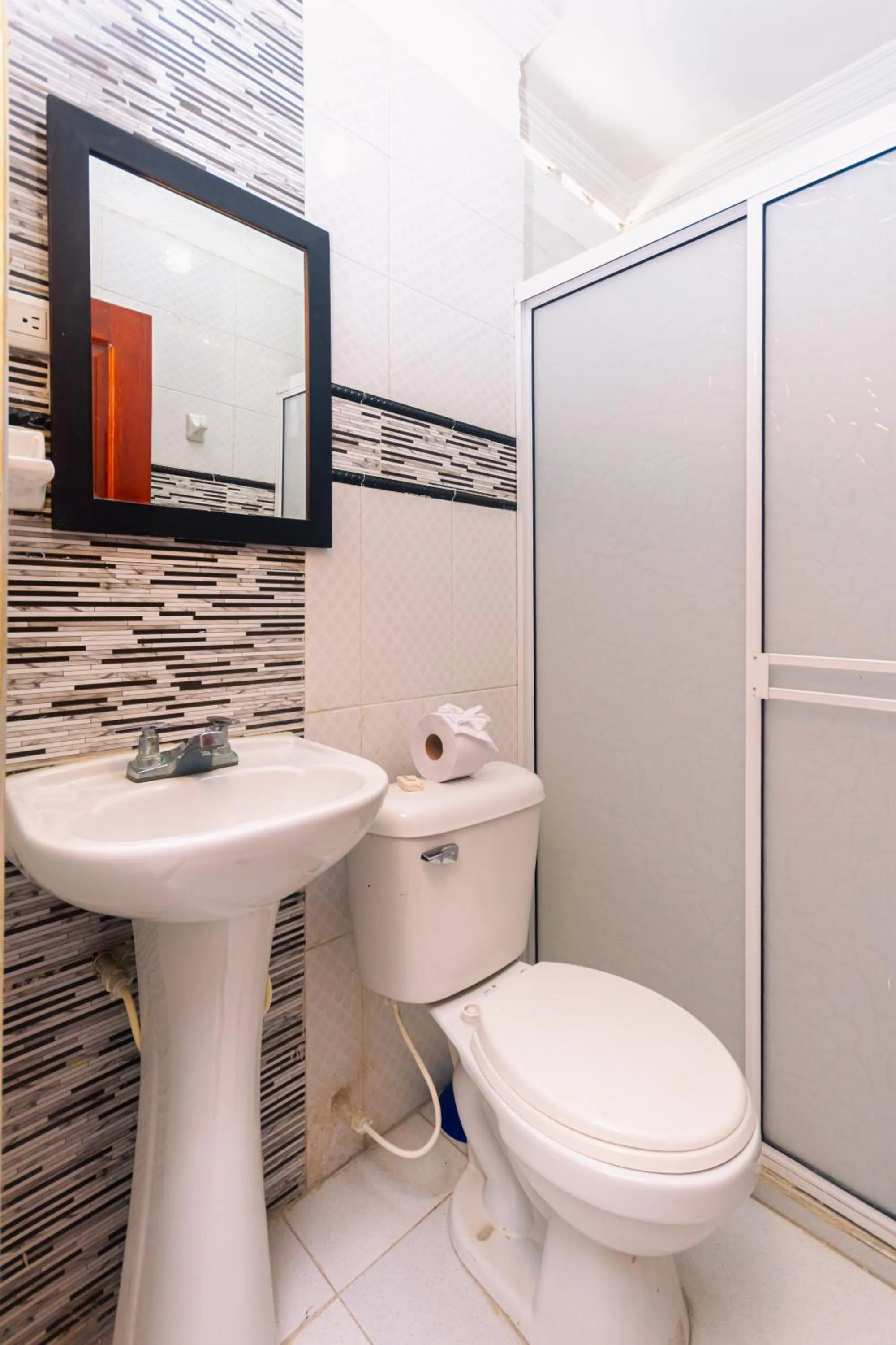 Toilet in Hotel Med Cartagena