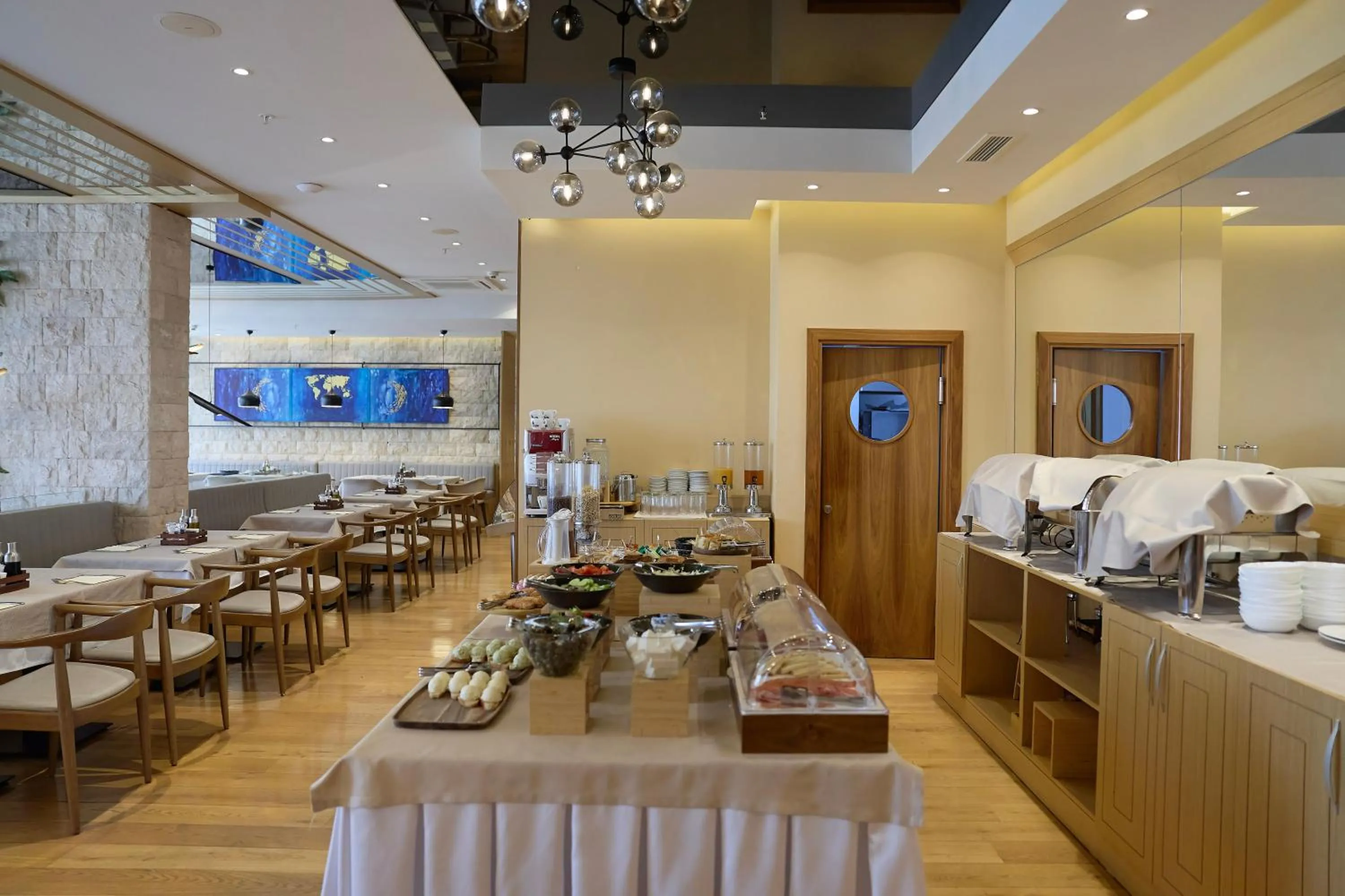 Restaurant/places to eat in Hotel Imperial Conference & Spa