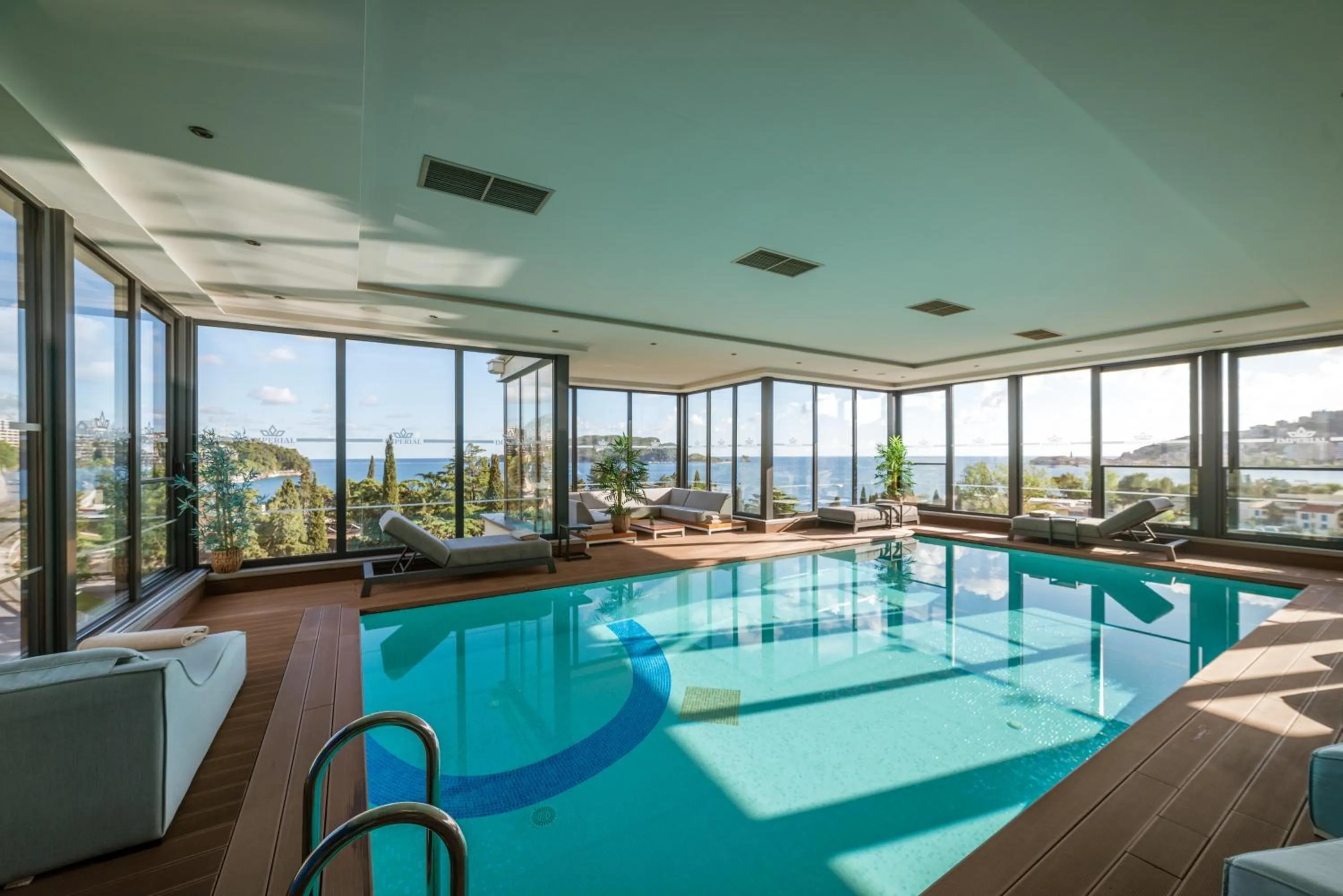 Swimming pool in Hotel Imperial Conference & Spa