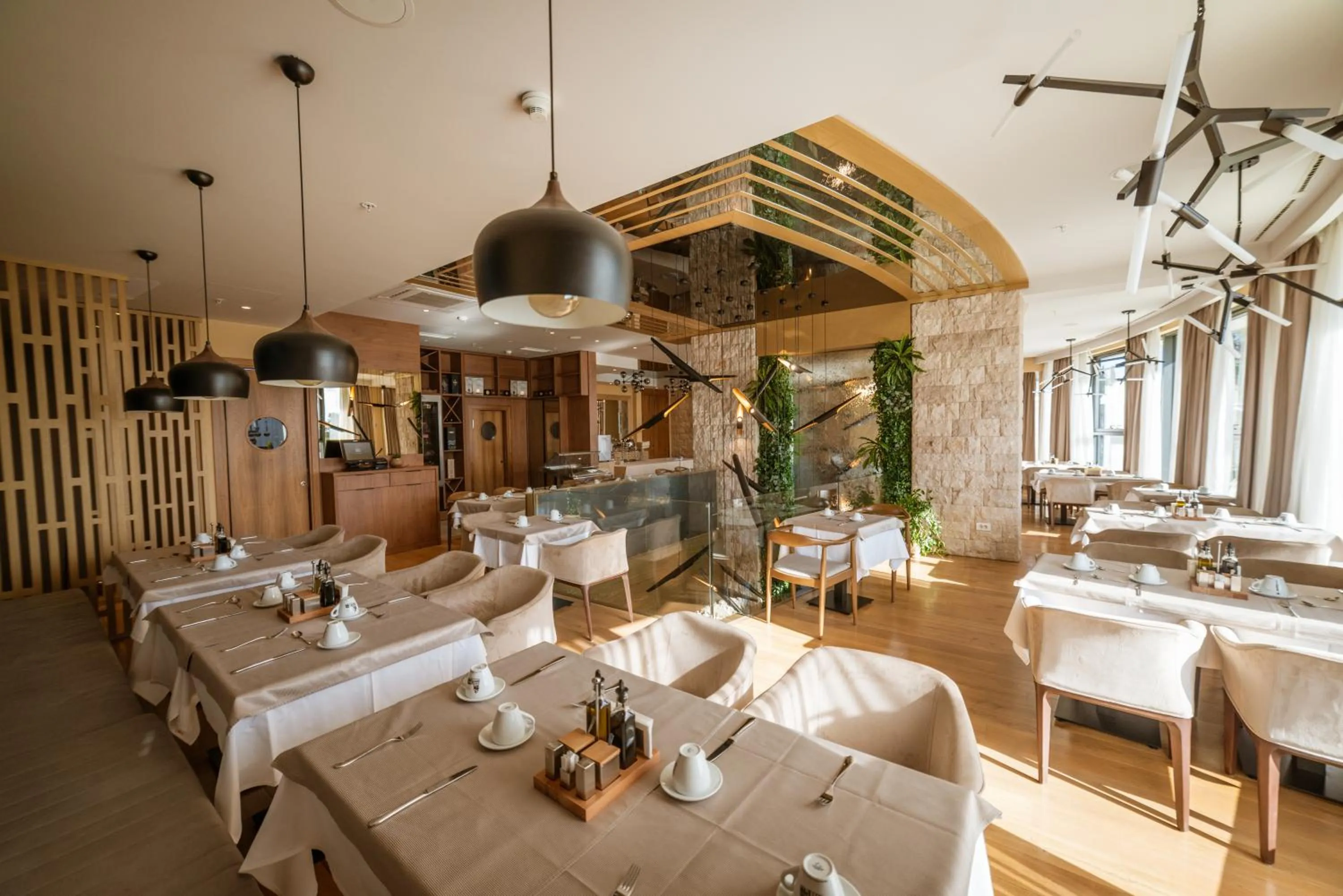 Restaurant/places to eat in Hotel Imperial Conference & Spa