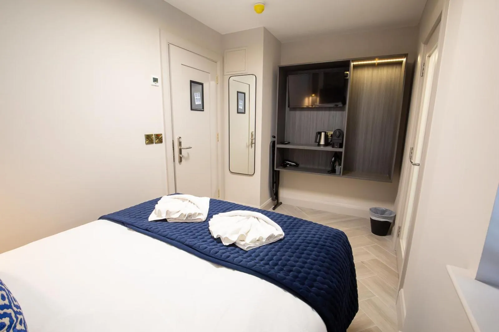 Bedroom, Bed in The Abbeygate Townhouse