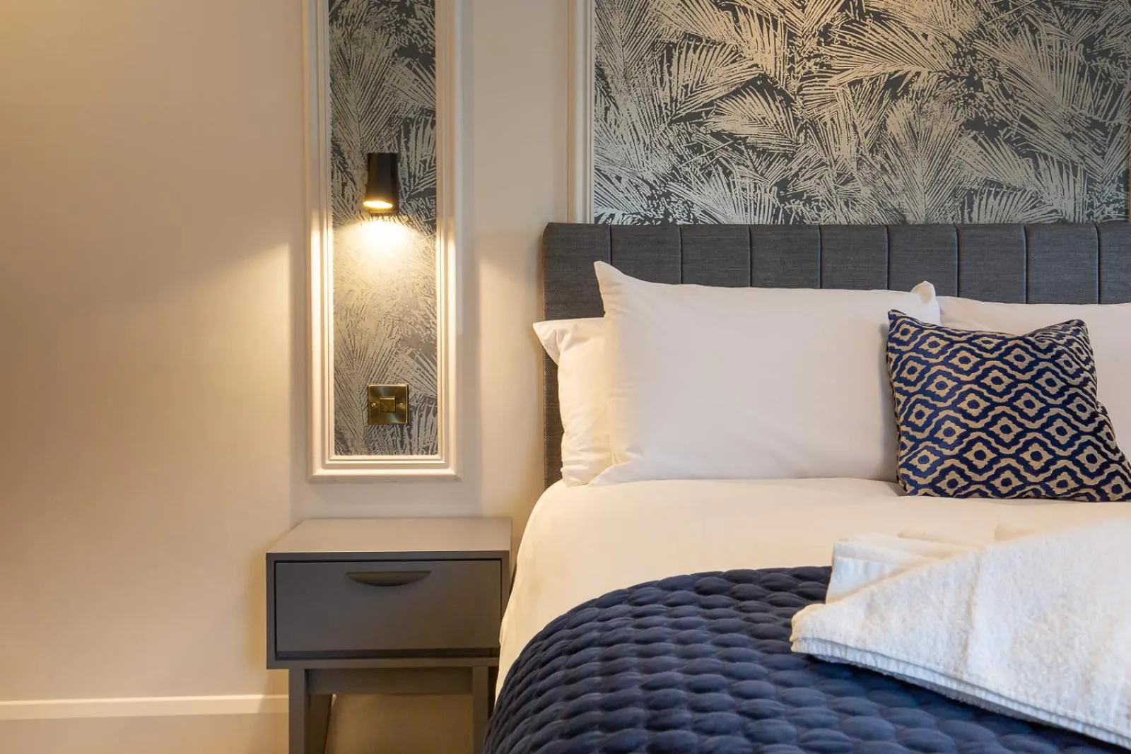 Bedroom, Bed in The Abbeygate Townhouse