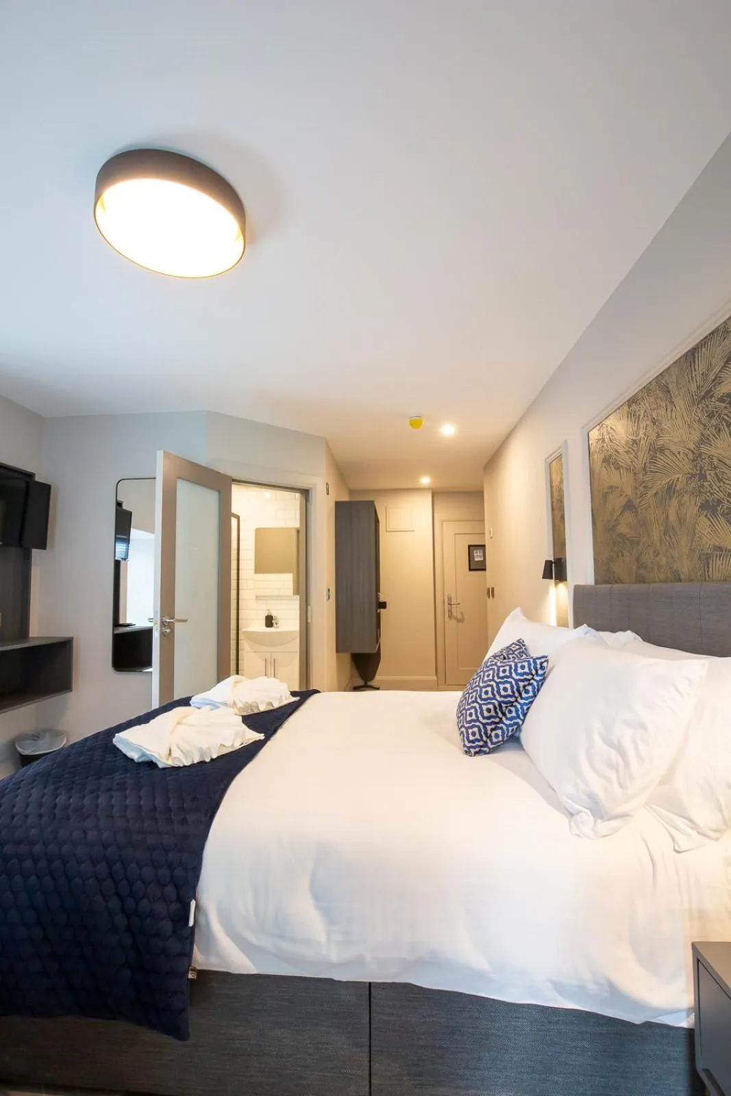 Bedroom, Bed in The Abbeygate Townhouse