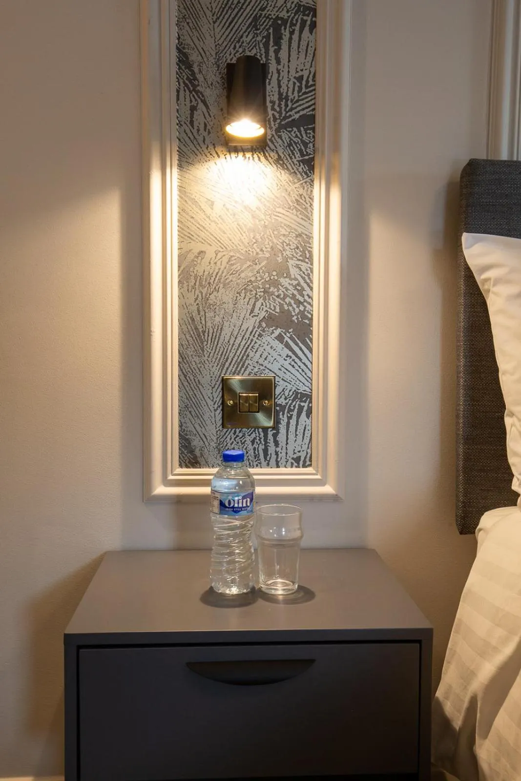 hair dresser, Bed in The Abbeygate Townhouse