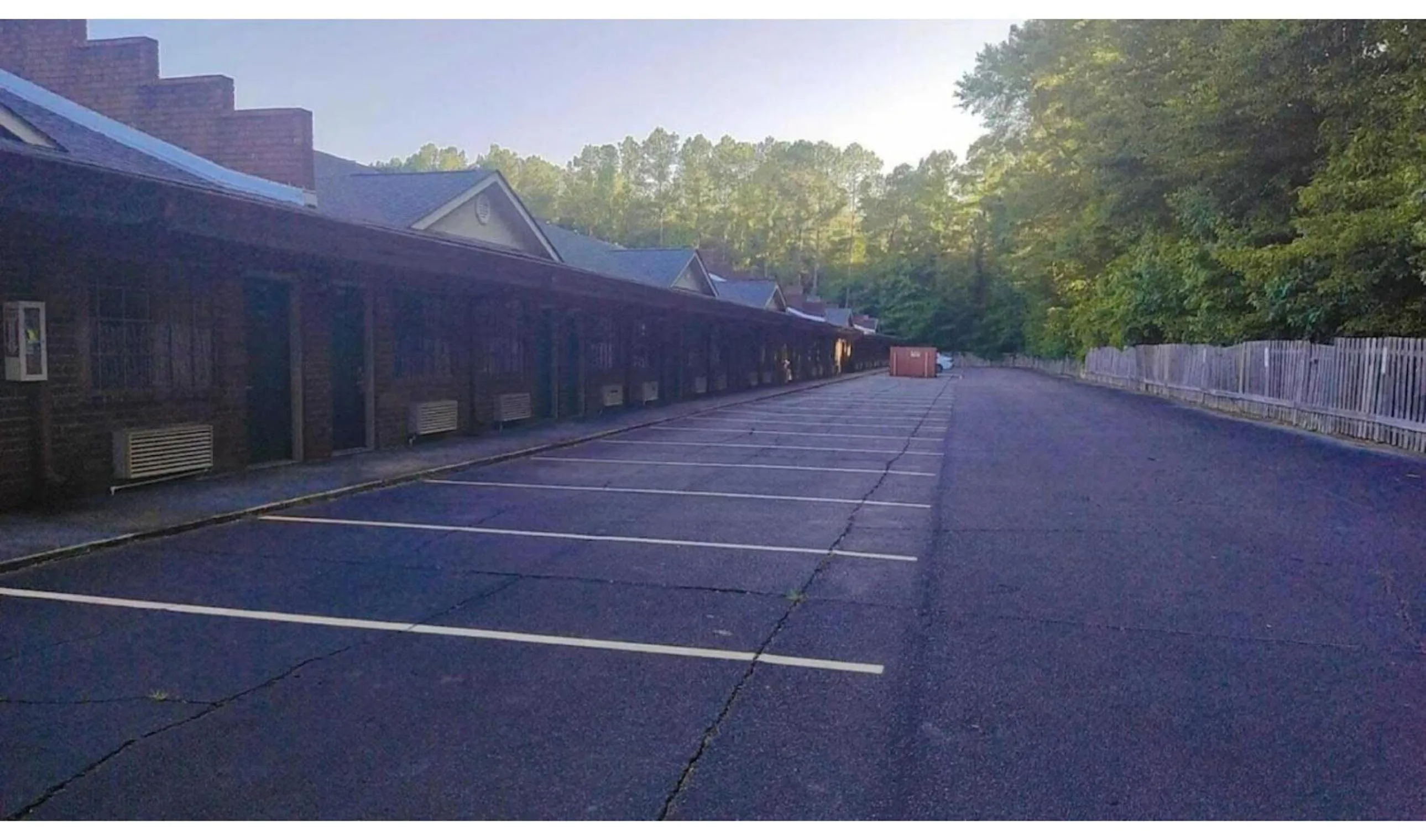 Parking in Northgate Inn by Townhouse Hattiesburg I-59