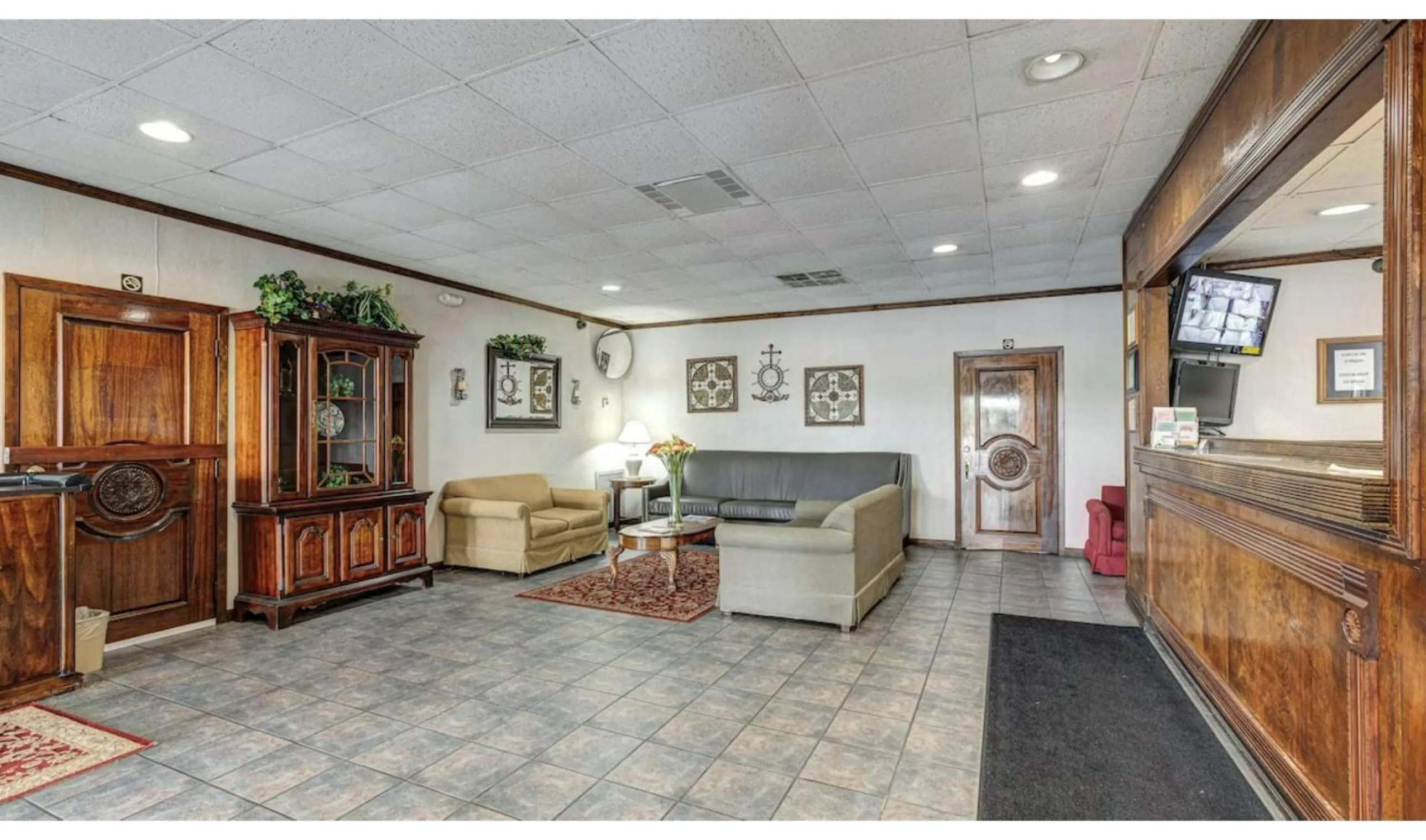 Lobby or reception in Northgate Inn by Townhouse Hattiesburg I-59