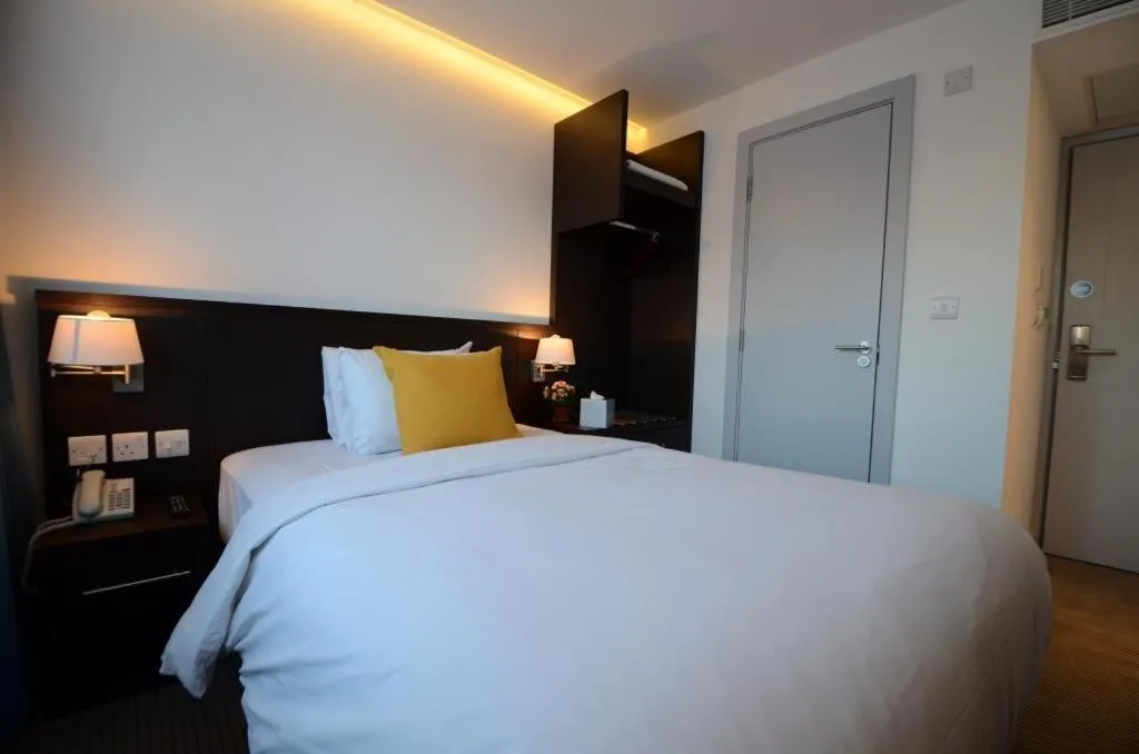 Bed in Pelican London Hotel and Residence