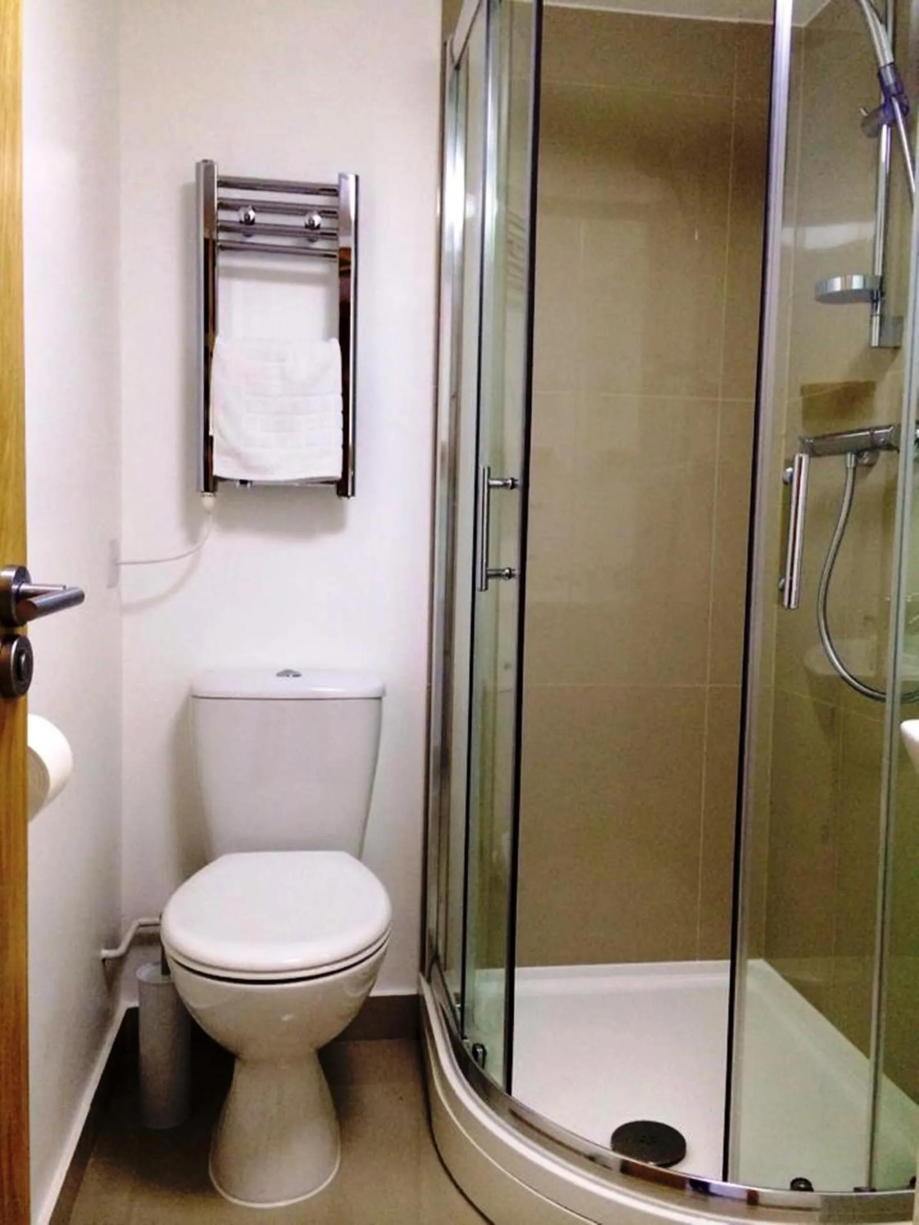 Toilet in Pelican London Hotel and Residence