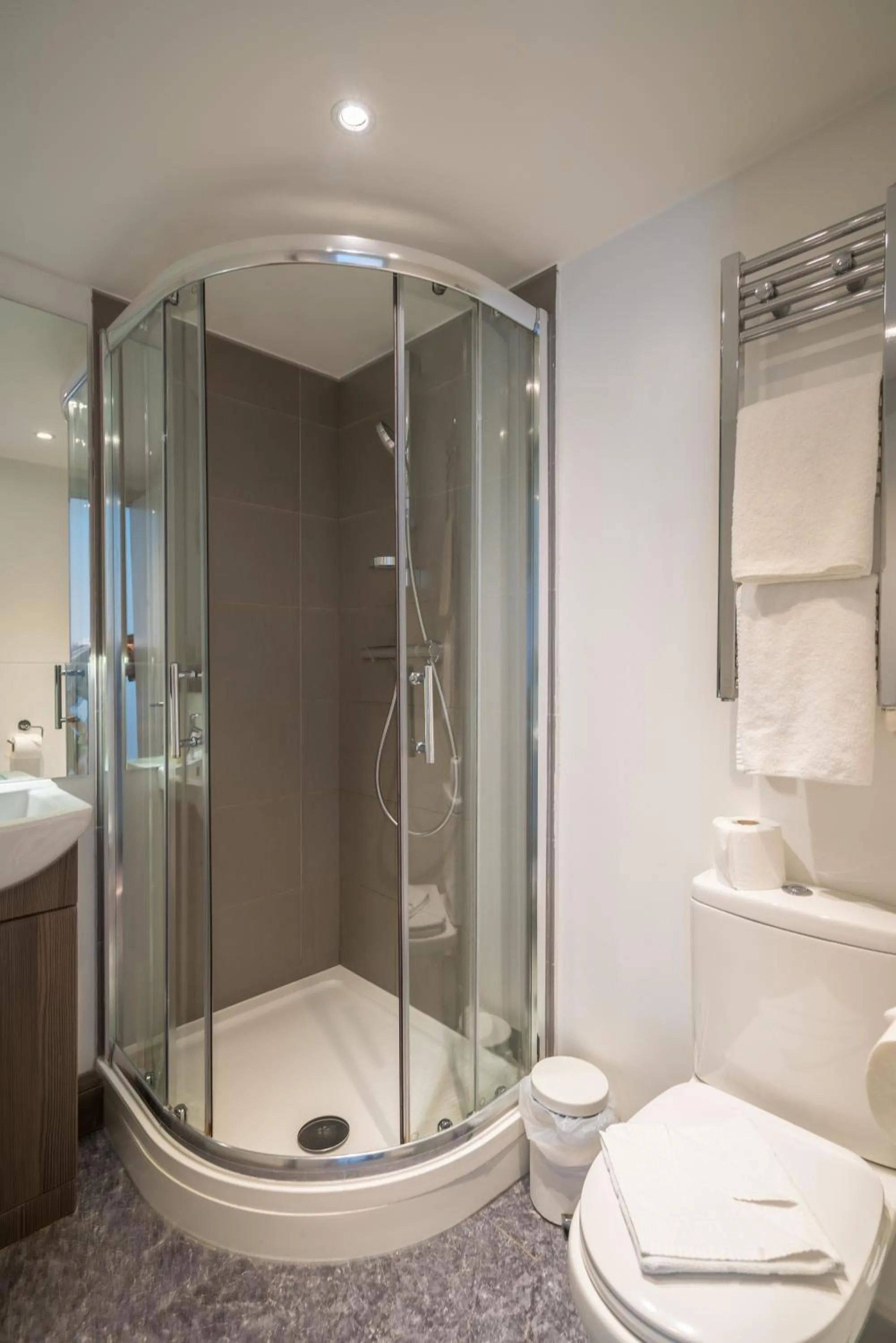 Pelican London Hotel and Residence