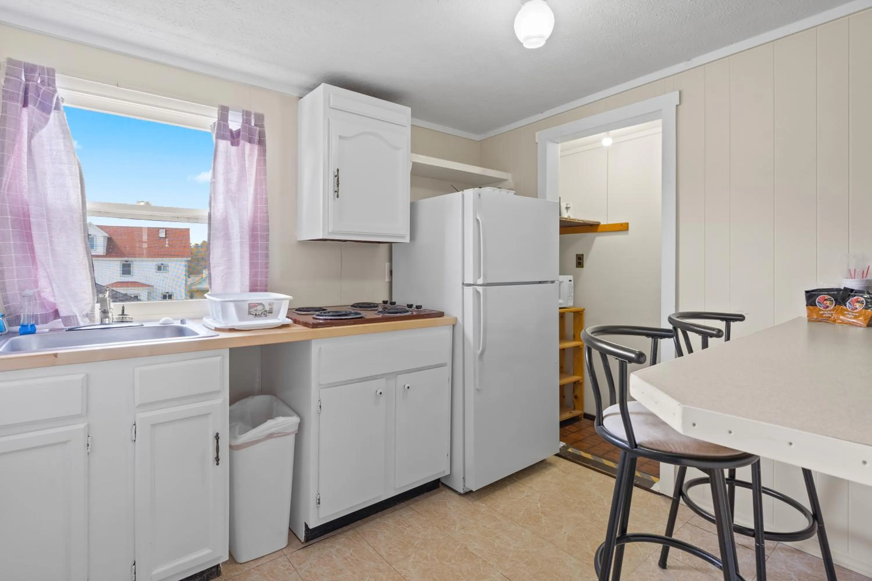 Kitchen or kitchenette in Beach Motel and Suites