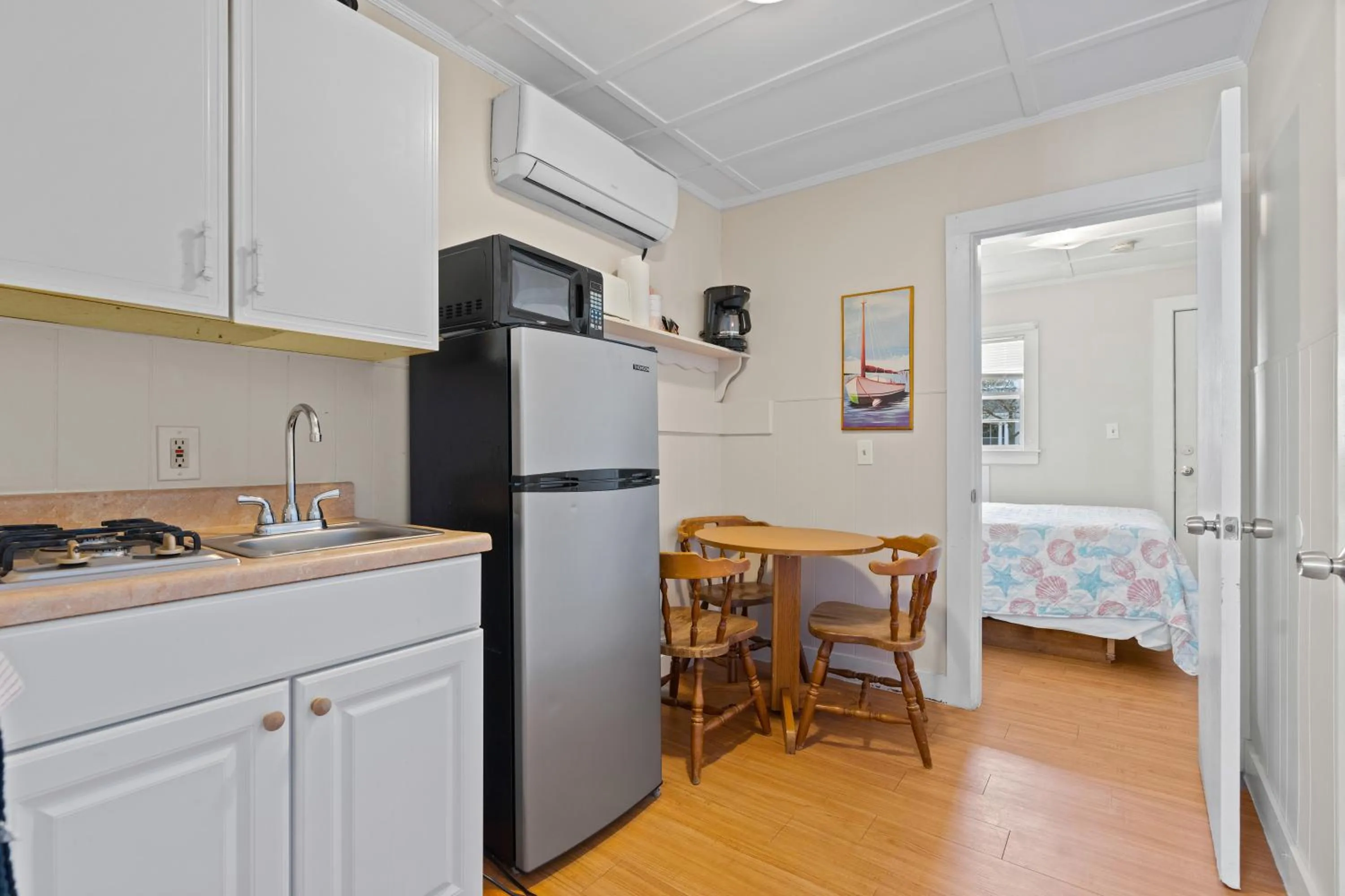 Kitchen or kitchenette in Beach Motel and Suites