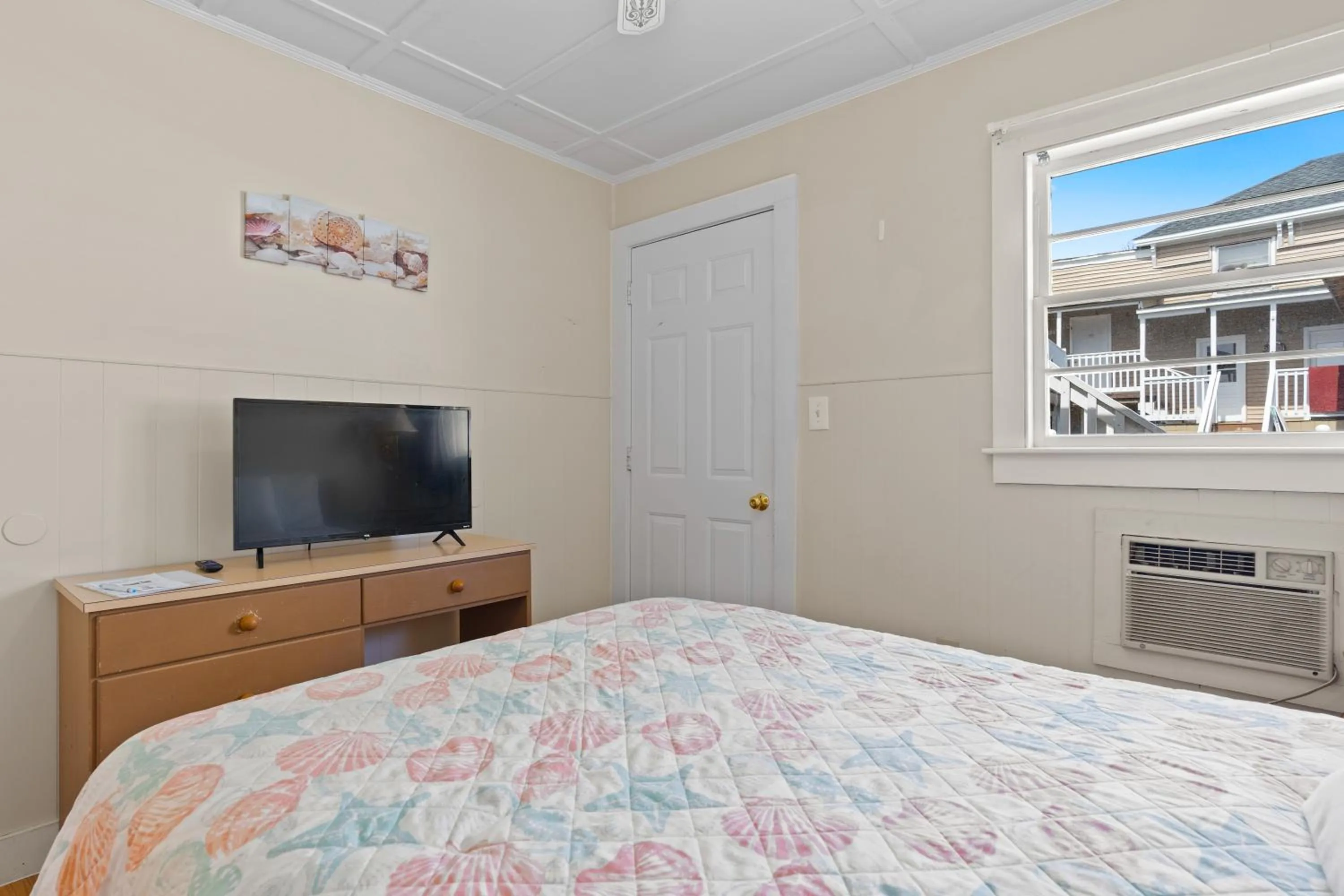 Bed in Beach Motel and Suites