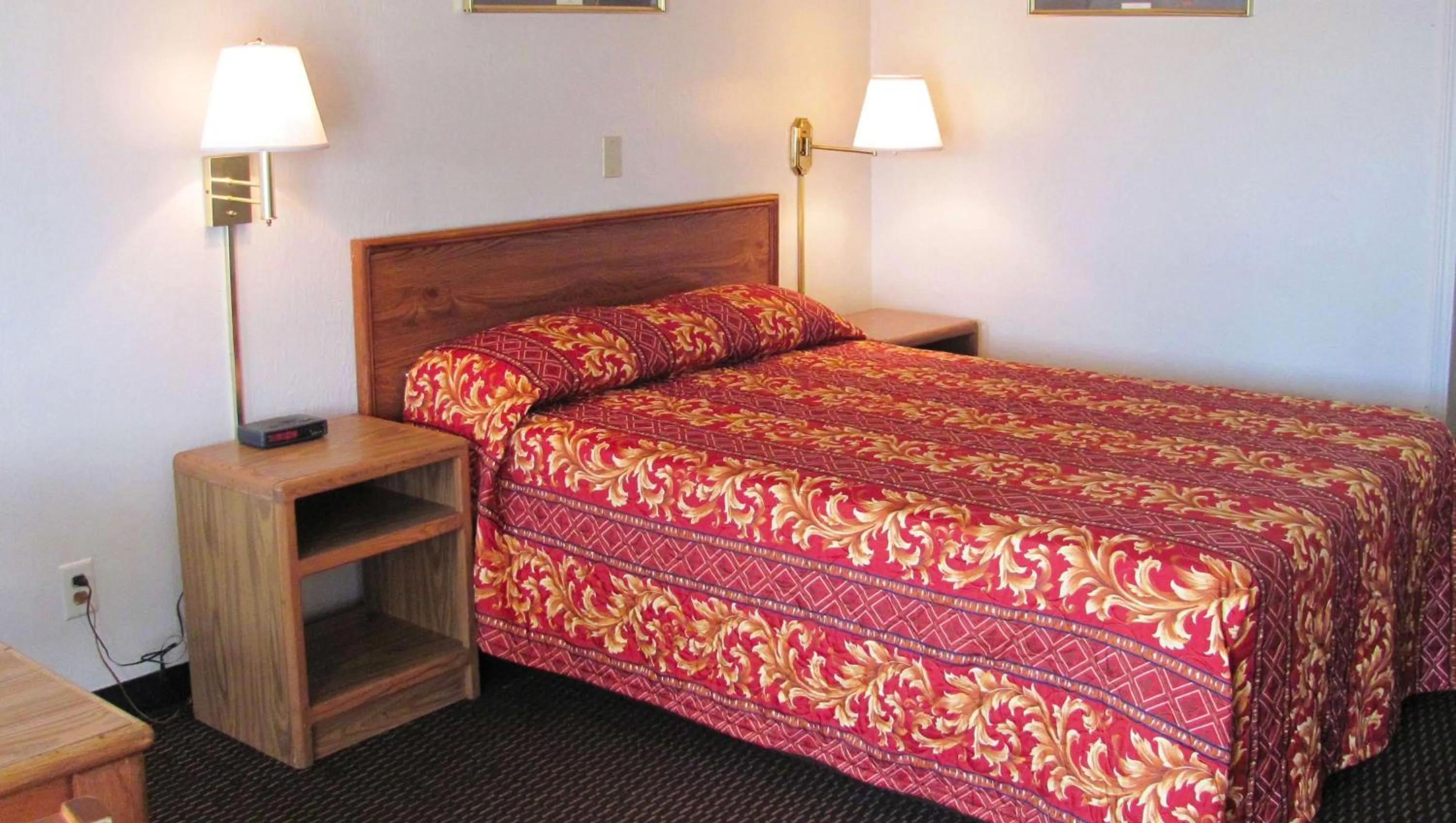 Photo of the whole room, Bed in M Star Columbus North