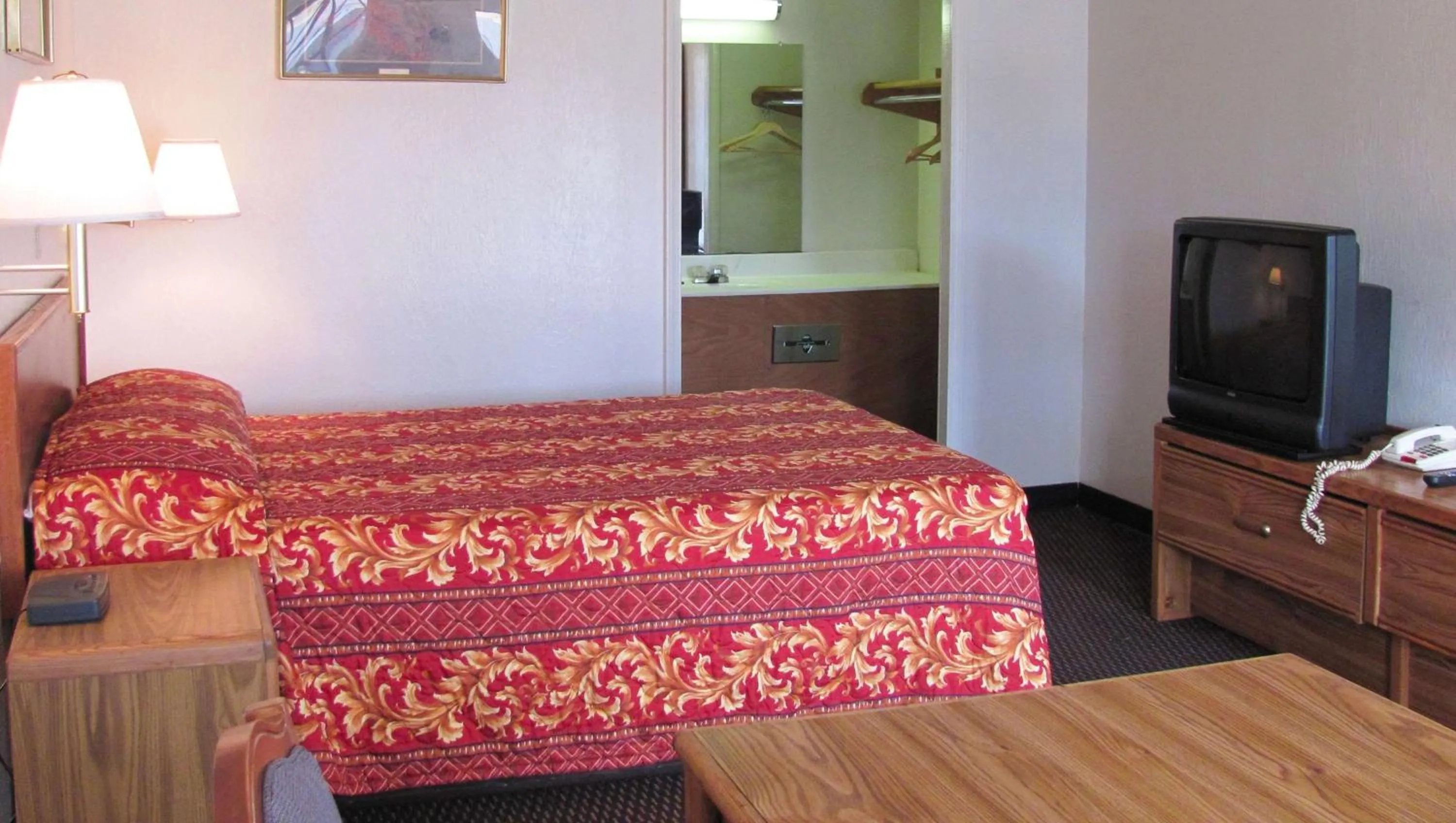 Photo of the whole room, Bed in M Star Columbus North