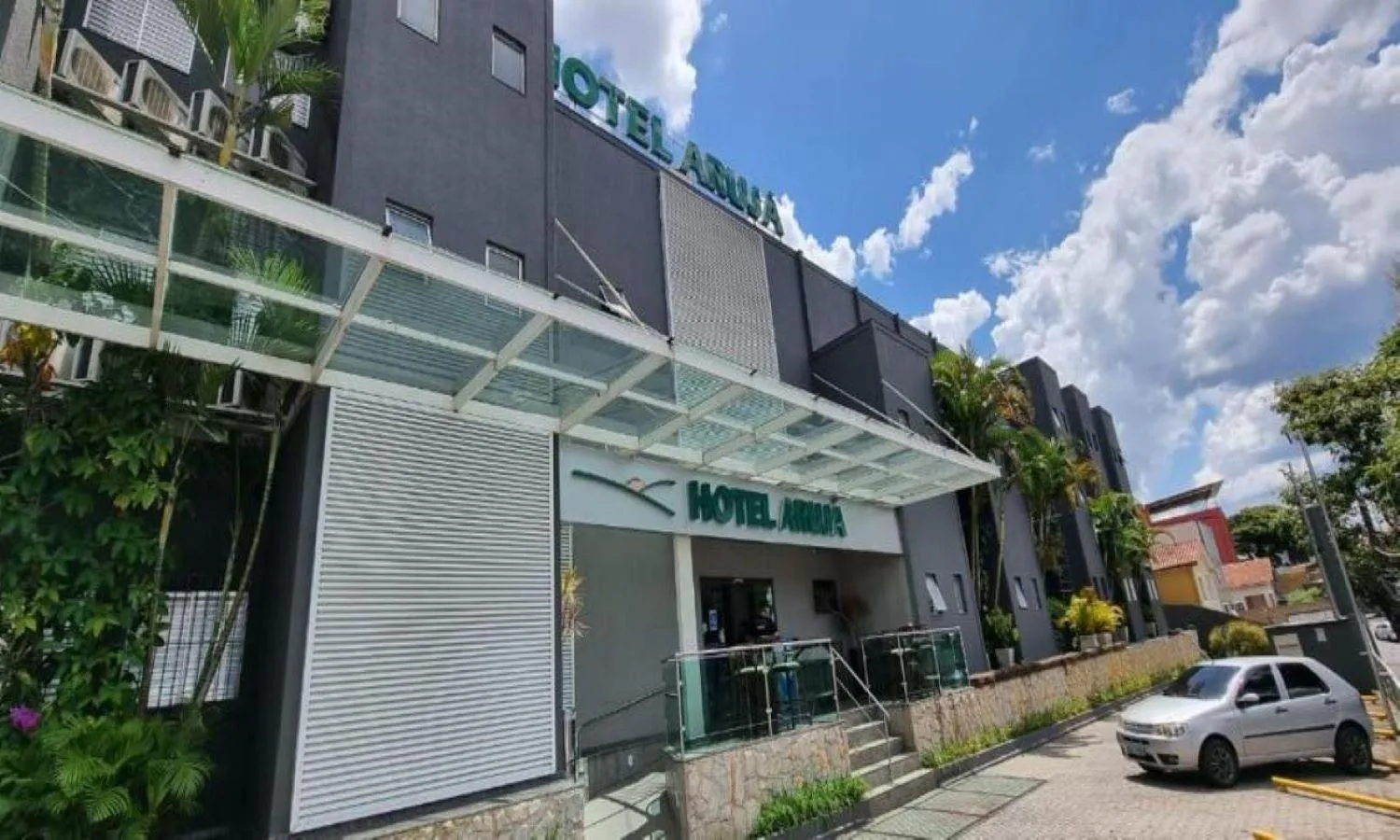 Facade/entrance in Hotel Arujá