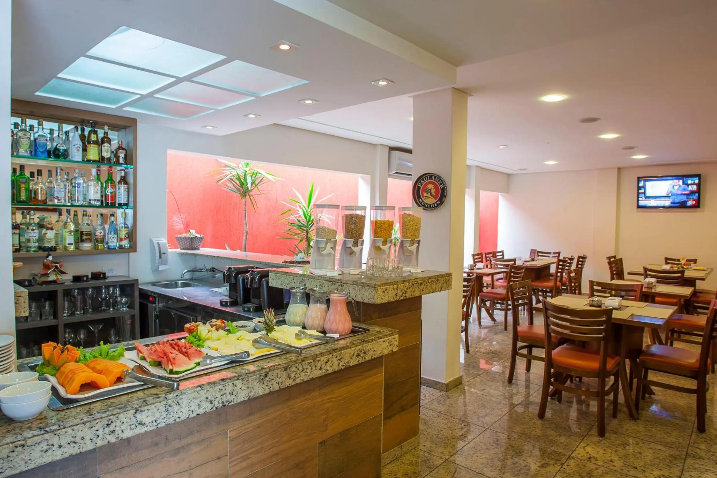 Restaurant/places to eat in Hotel Arujá