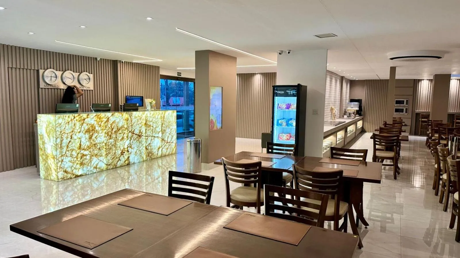 Restaurant/places to eat in Hotel Arujá