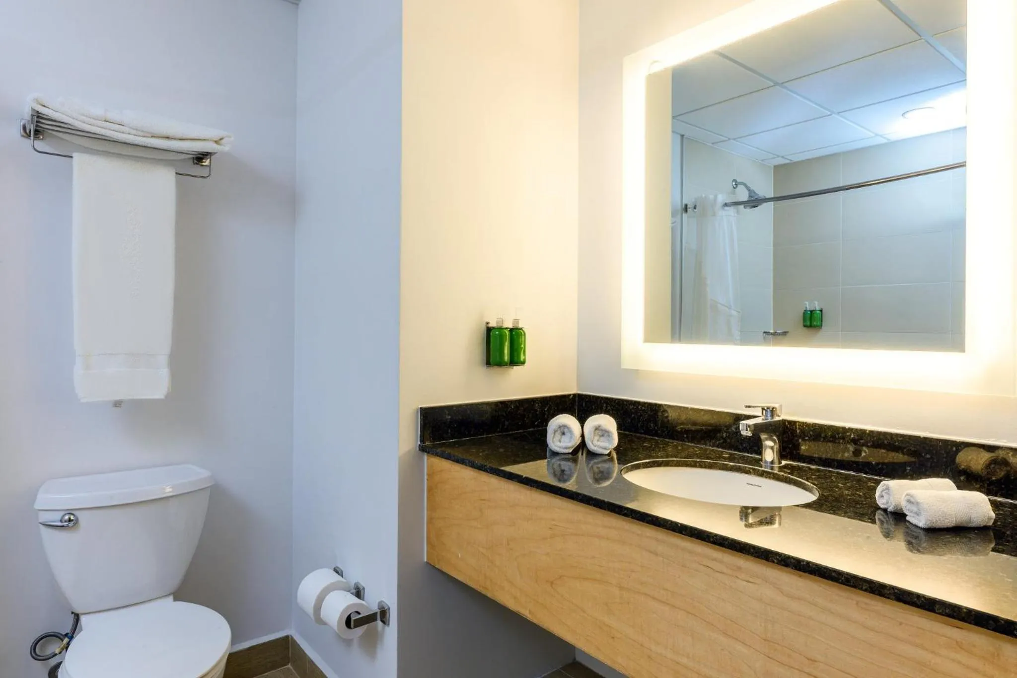 Bathroom in Holiday Inn Express Managua by IHG
