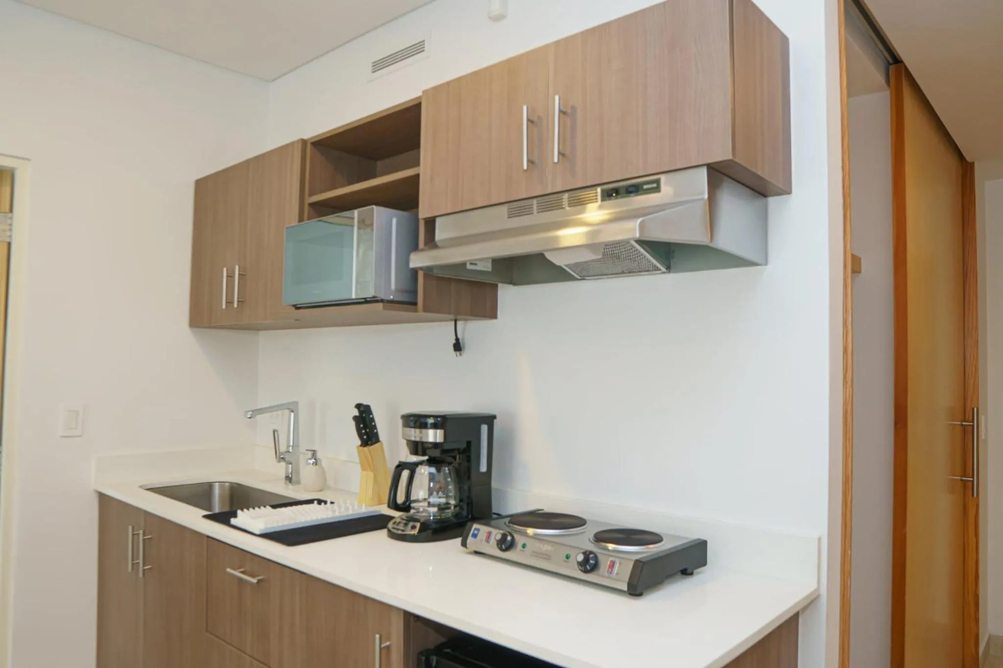Kitchen or kitchenette in Holiday Inn Express Managua by IHG