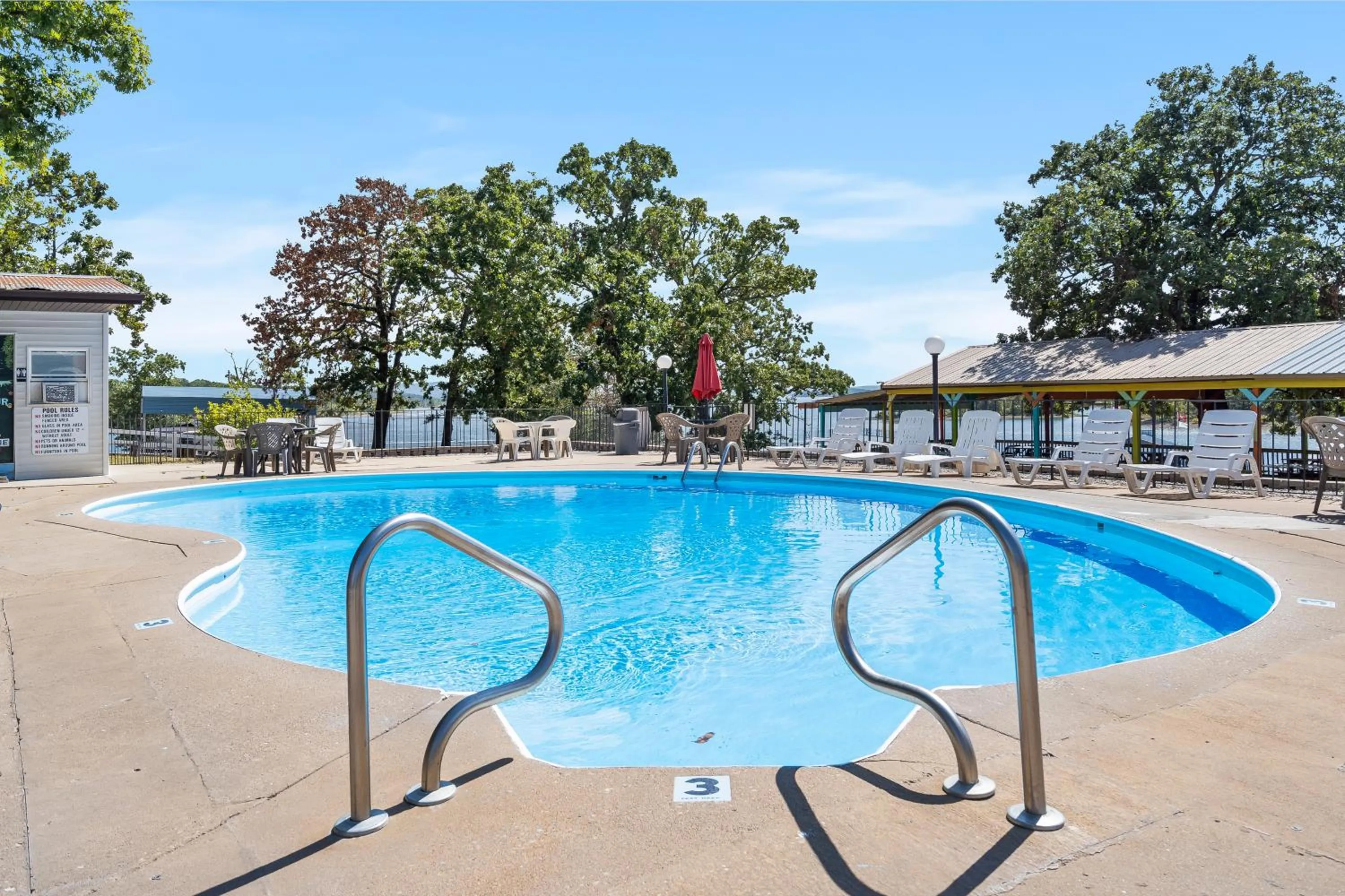 Swimming pool in Rock Lane Resort & Marina