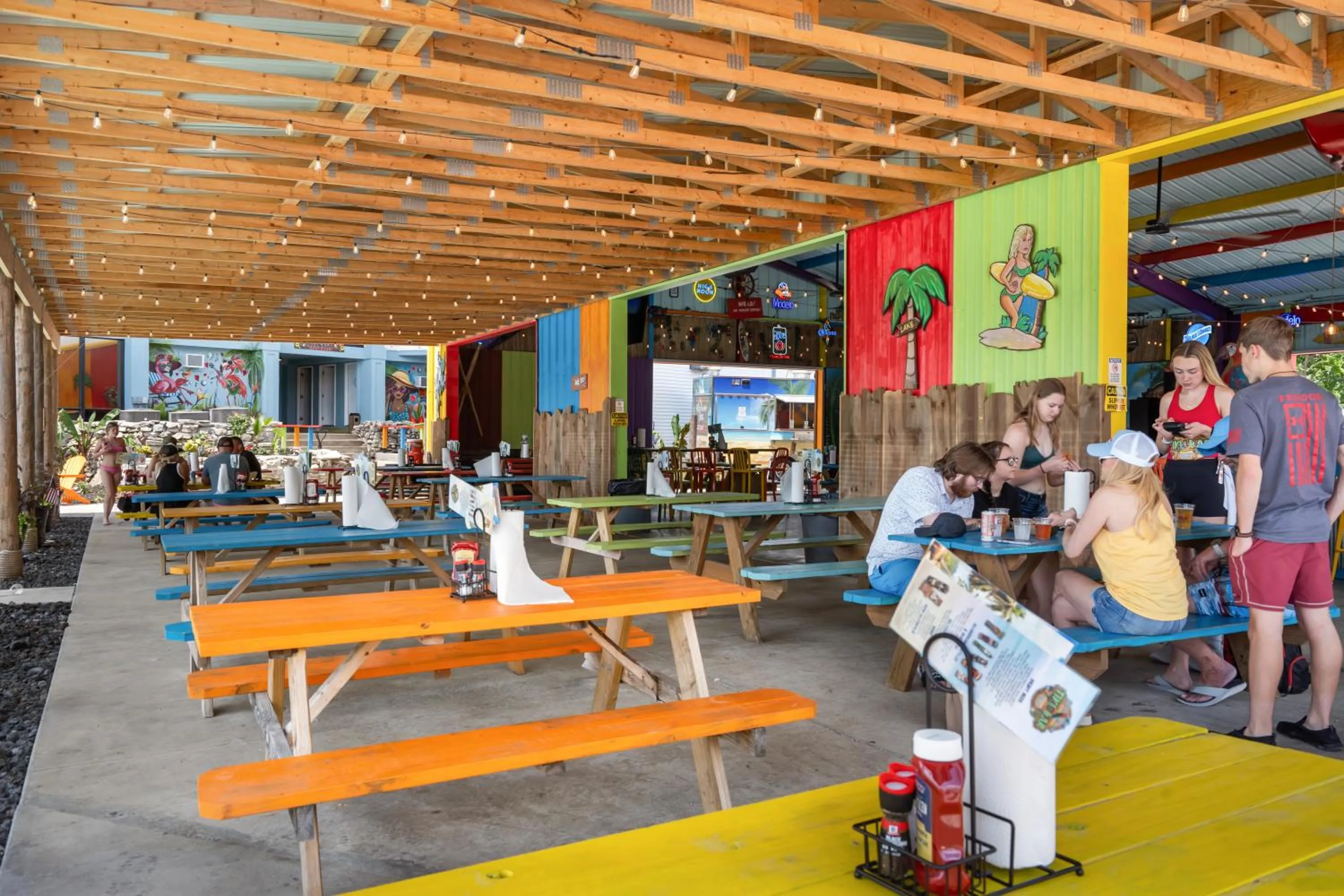 Lounge or bar in Rock Lane Resort & Marina