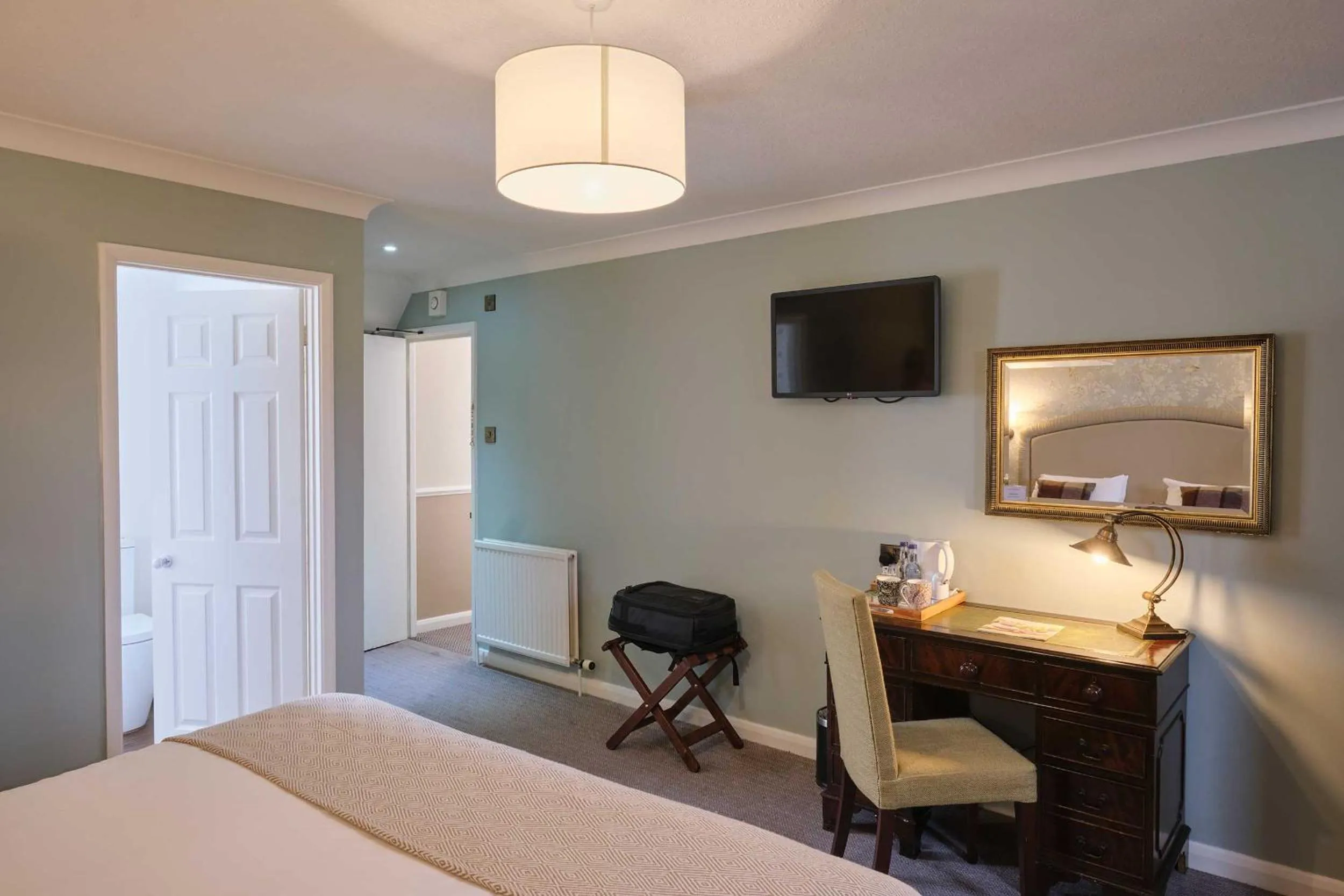 TV and multimedia, Bed in Stratton House Hotel & Spa