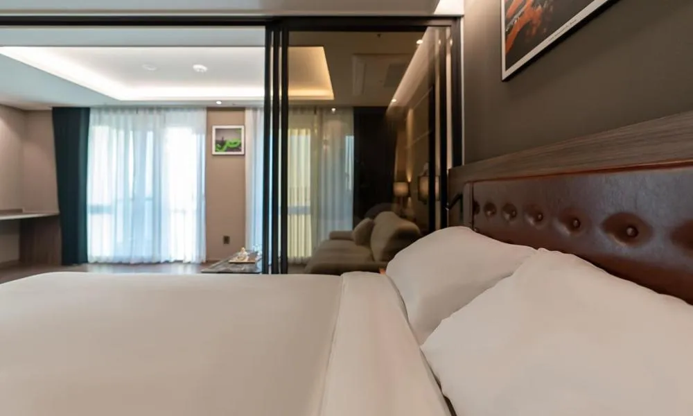 Photo of the whole room, Bed in D OV Haeundae Hotel