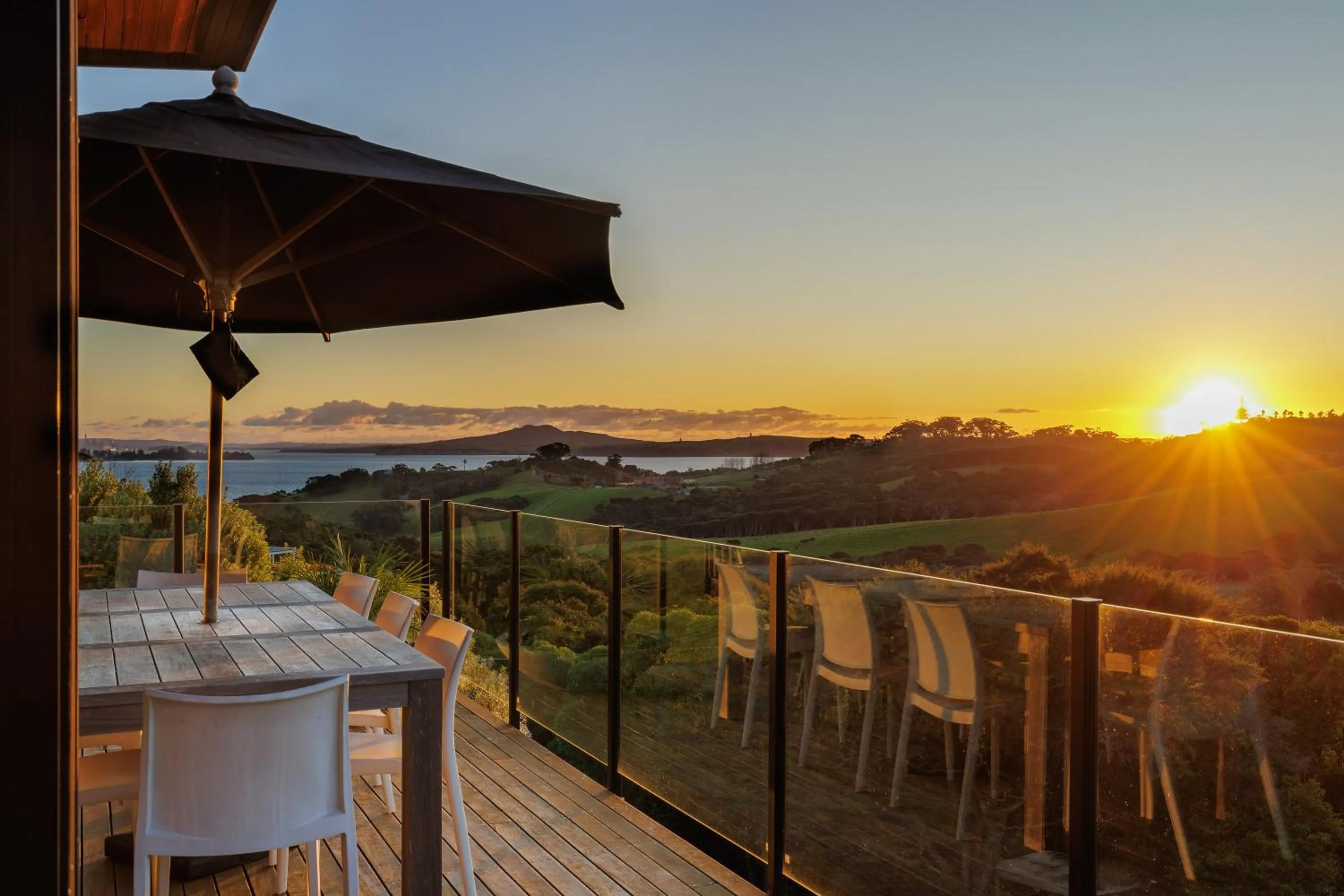 Day in Cable Bay Views